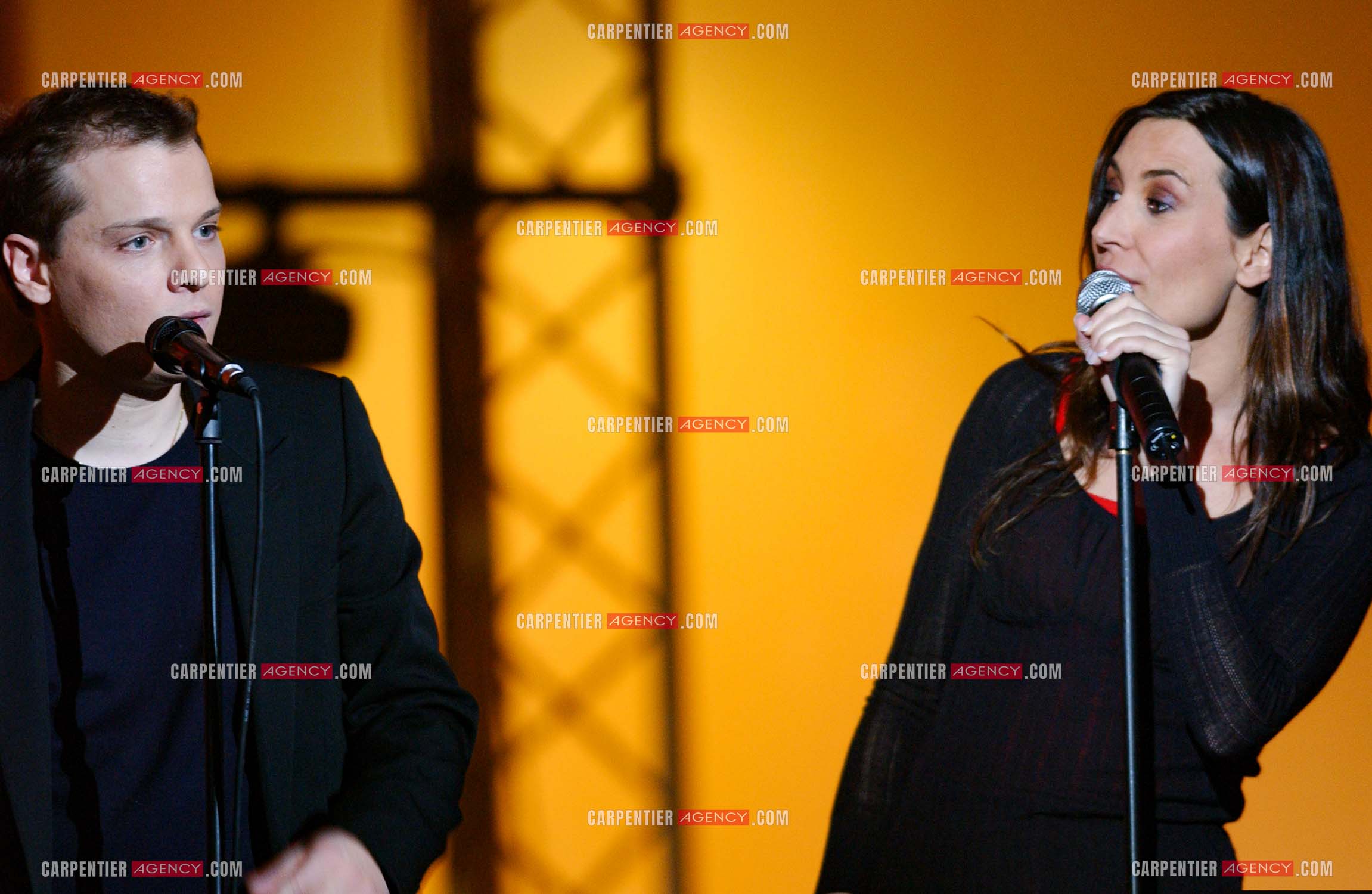 La chanteuse Zazie pour un duo avec le chanteur Bénabar lors du  concert à l'occasion des 20 ans du Zénith de Paris le 14 Jan 2005.                   ( Exclusif )