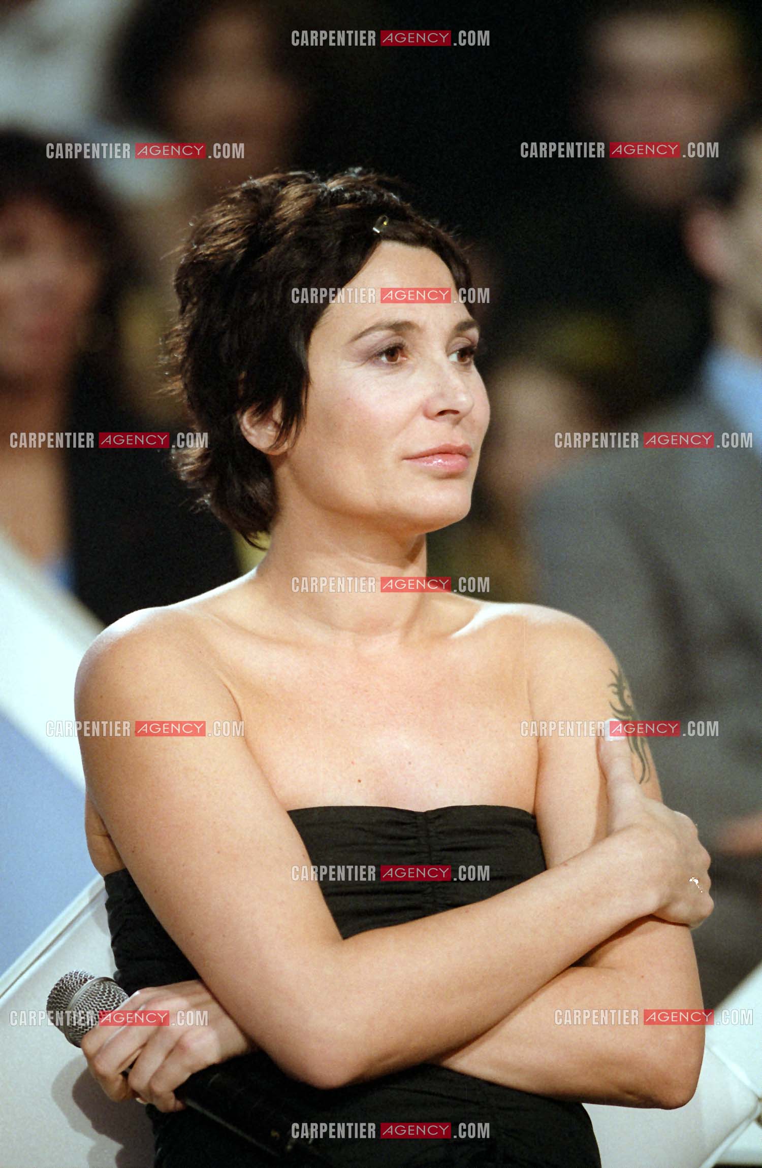 La chanteuse Zazie invitée de  l'émission pour l'association " ELA “ le 13 mars 2002.            ( Exclusif )