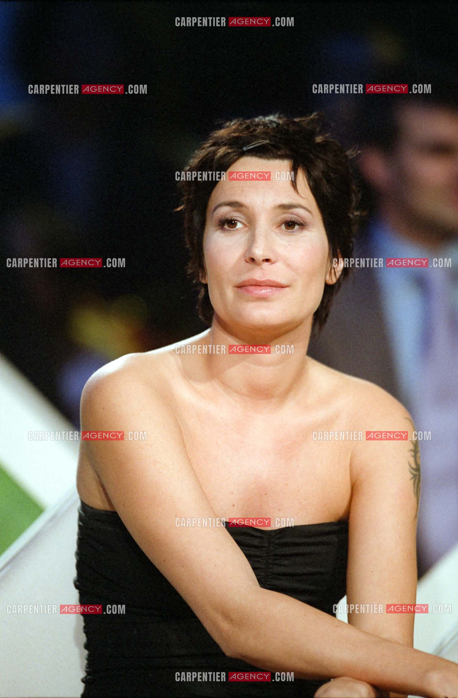 La chanteuse Zazie invitée de  l'émission pour l'association " ELA “ le 13 mars 2002.            ( Exclusif )