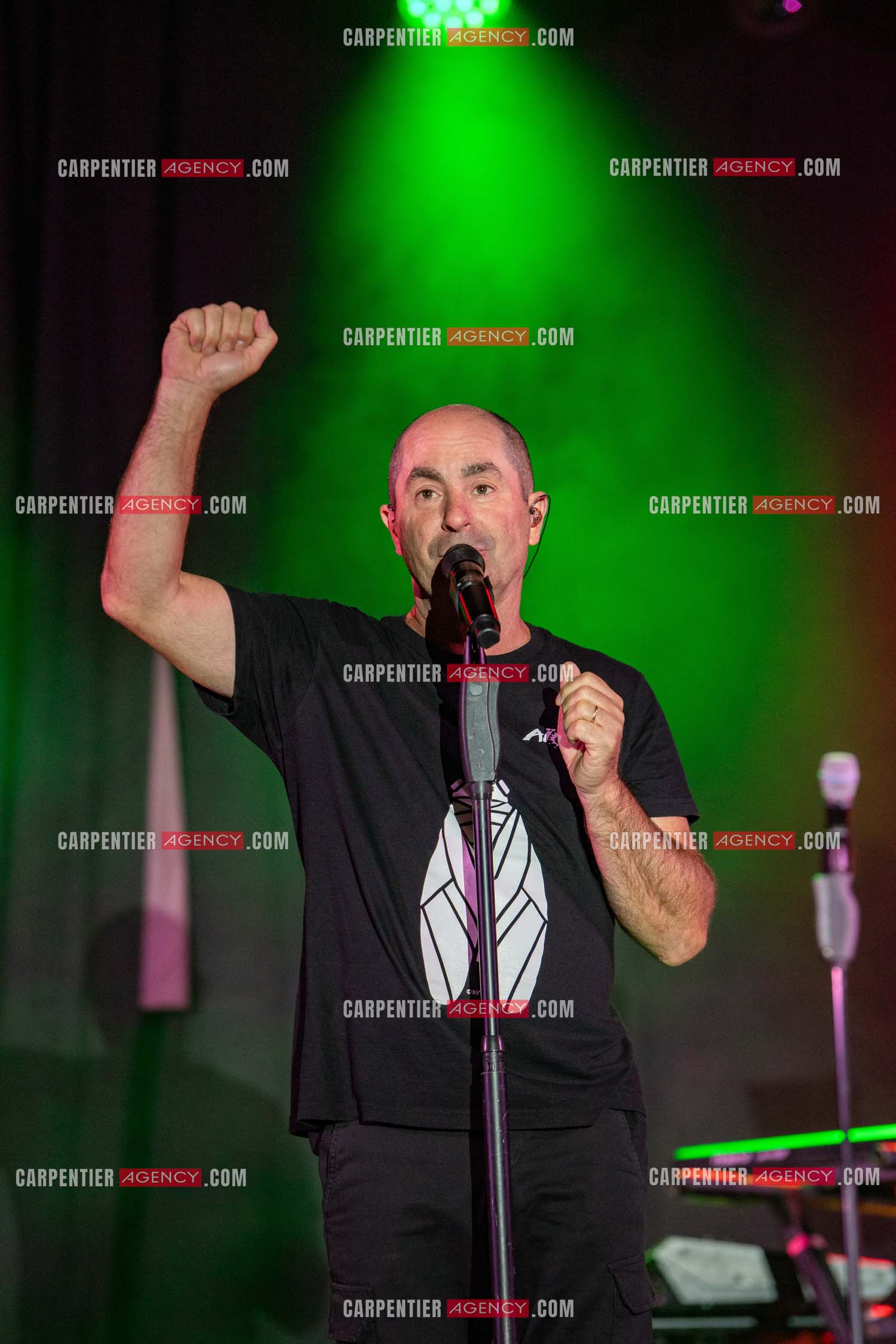L'humoriste Yves Pujol en concert avec son groupe AIOLI dans le Var. ( Exclusif )
