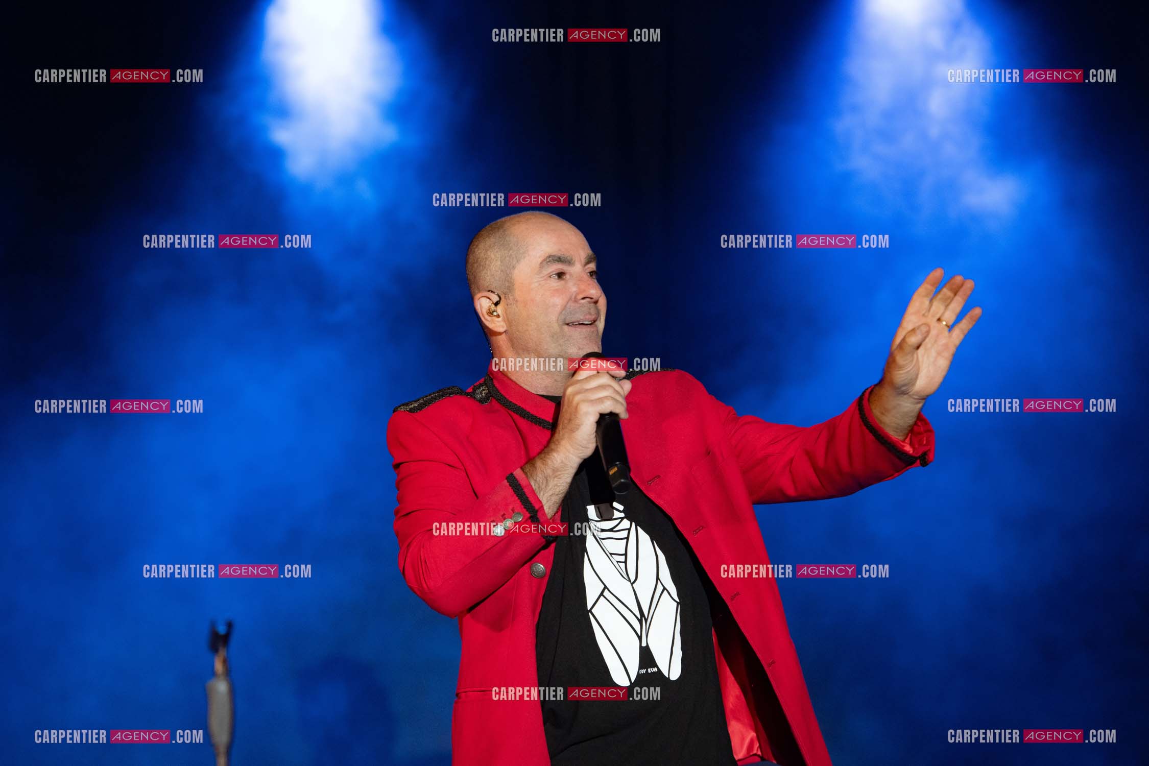 L'humoriste Yves Pujol en concert avec son groupe AIOLI dans le Var. ( Exclusif )