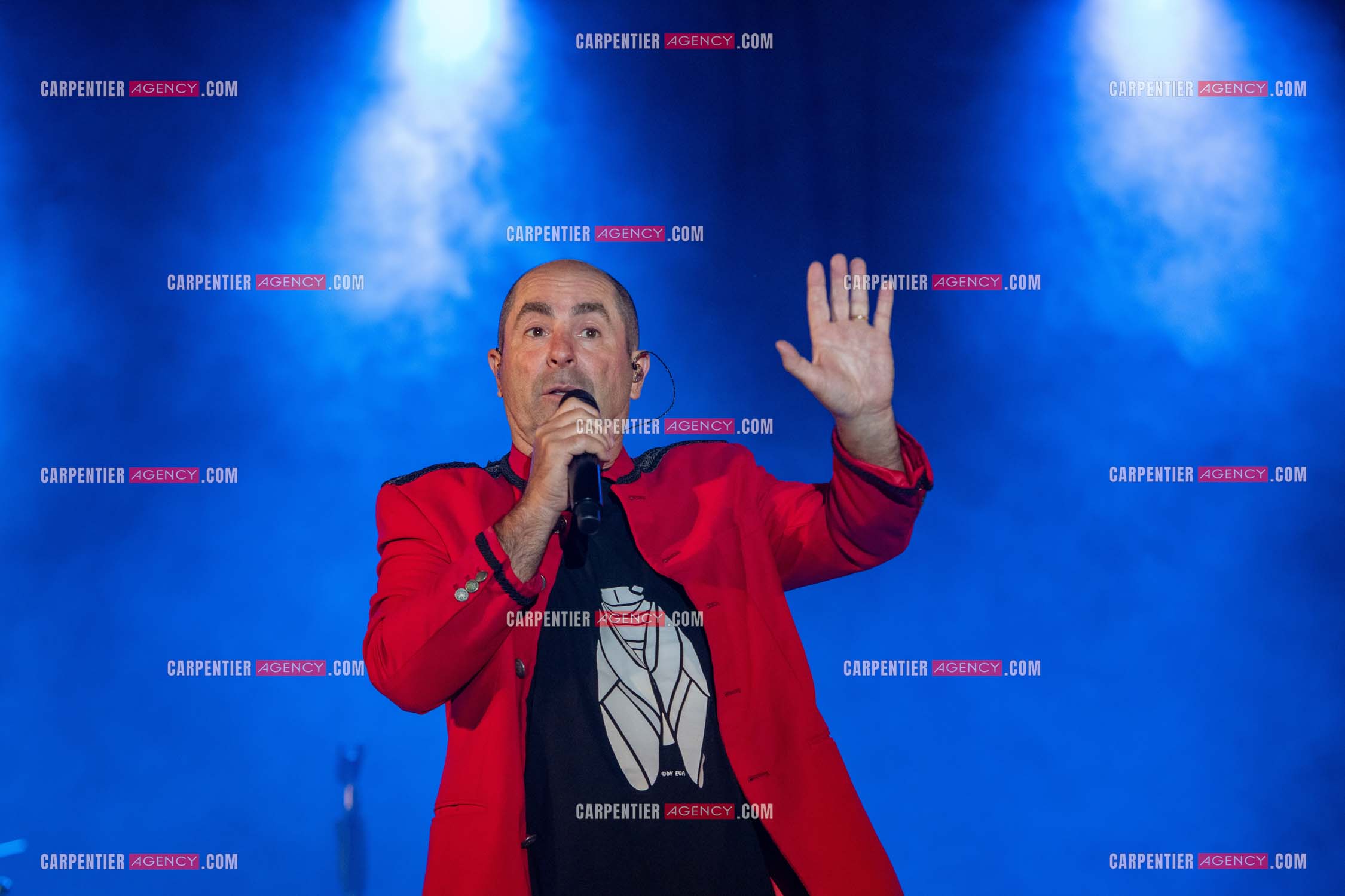 L'humoriste Yves Pujol en concert avec son groupe AIOLI dans le Var. ( Exclusif )