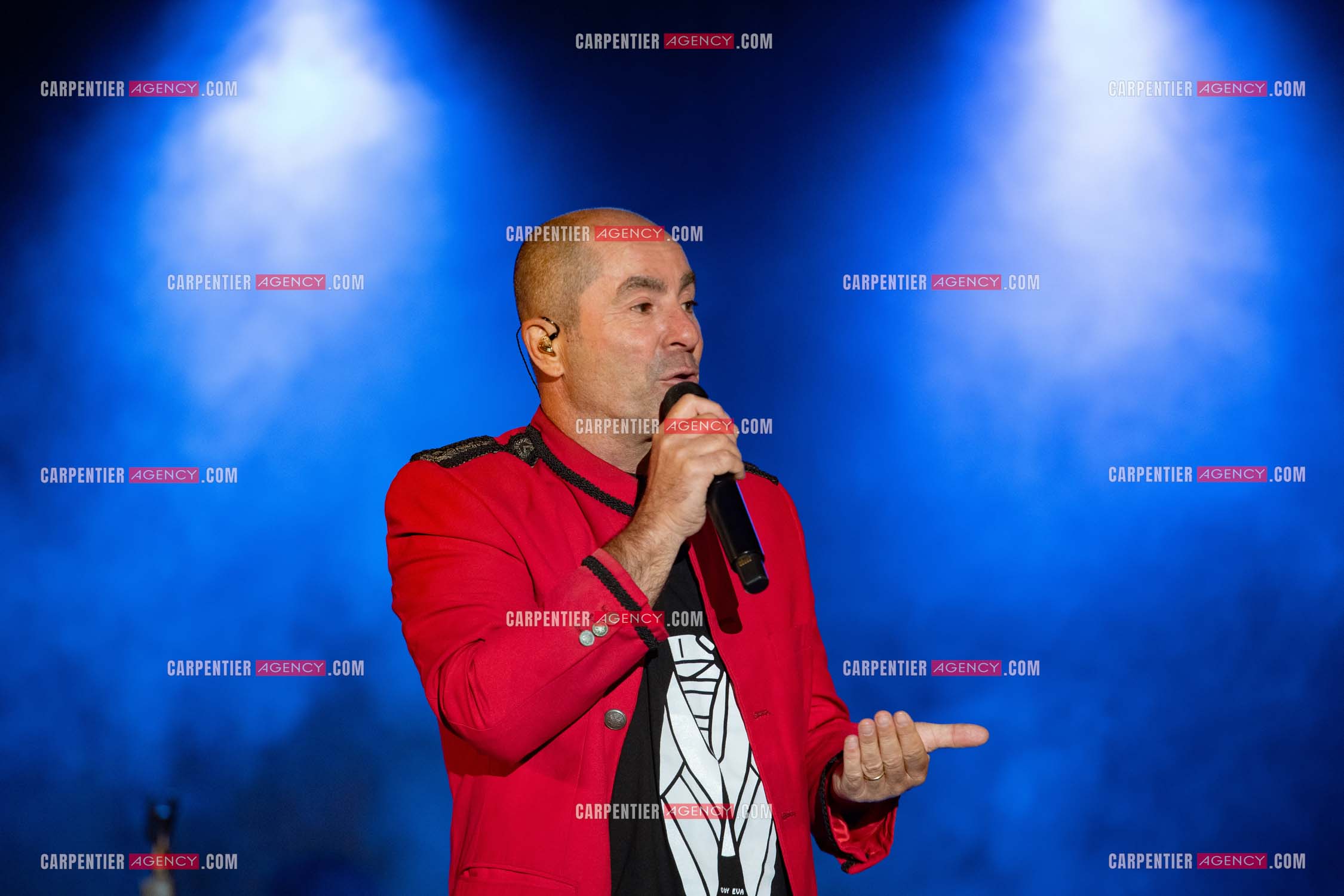 L'humoriste Yves Pujol en concert avec son groupe AIOLI dans le Var. ( Exclusif )