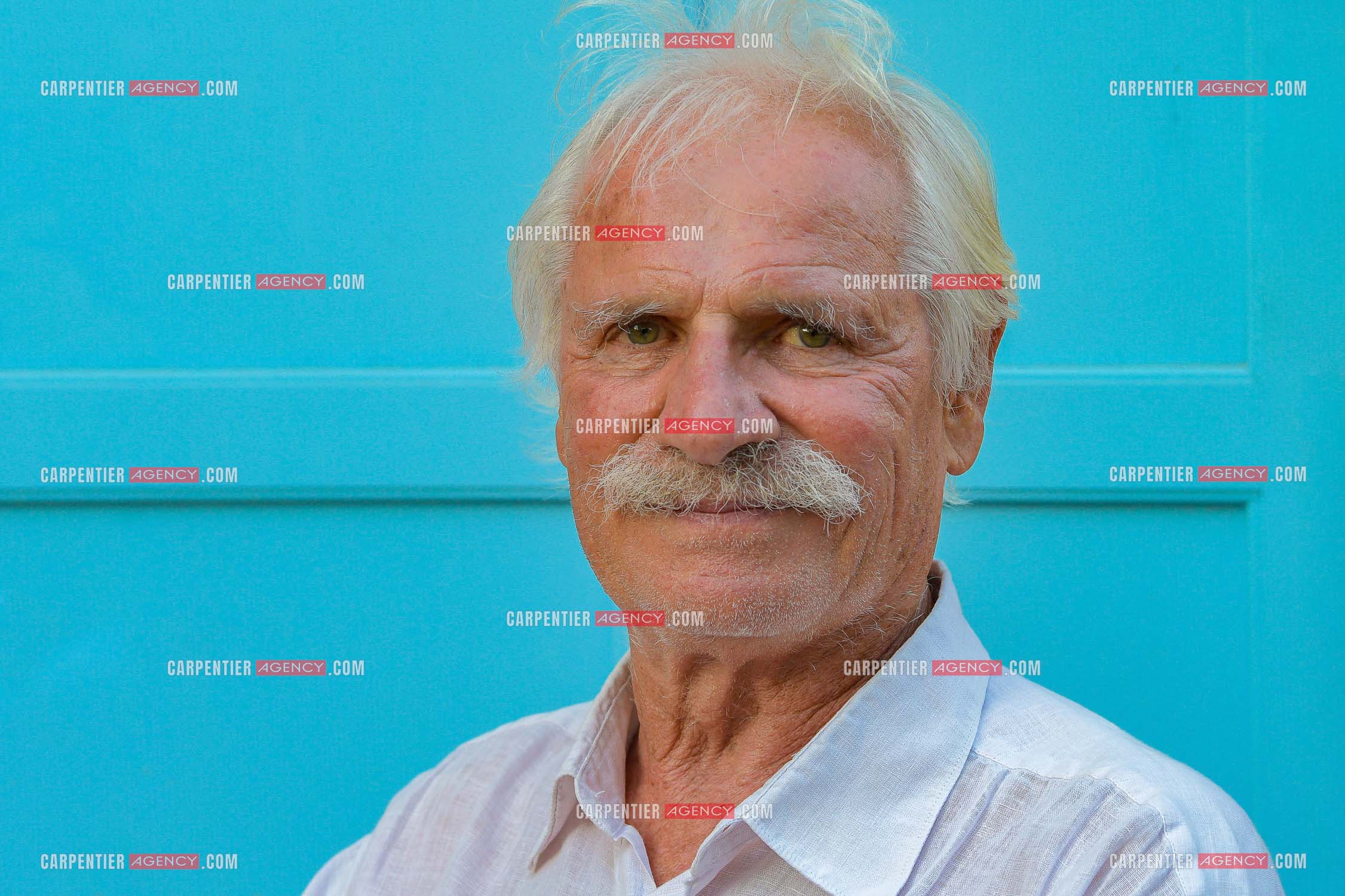 Portrait du photographe Yann Arthus-Bertrand.
( Exclusif )