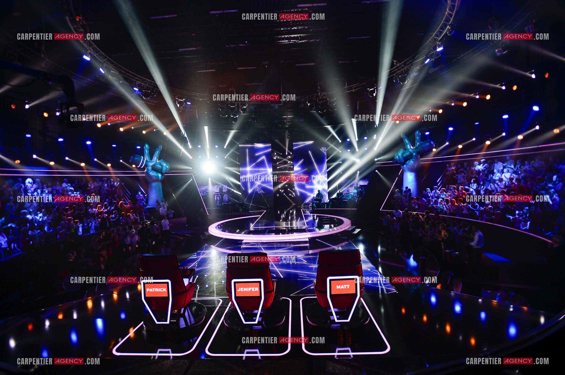 Saison 3 de l'émission The Voice Kids en 2015. Le plateau de l'émission avec  les trois fauteuils des coachs.                    ( Exclusif )