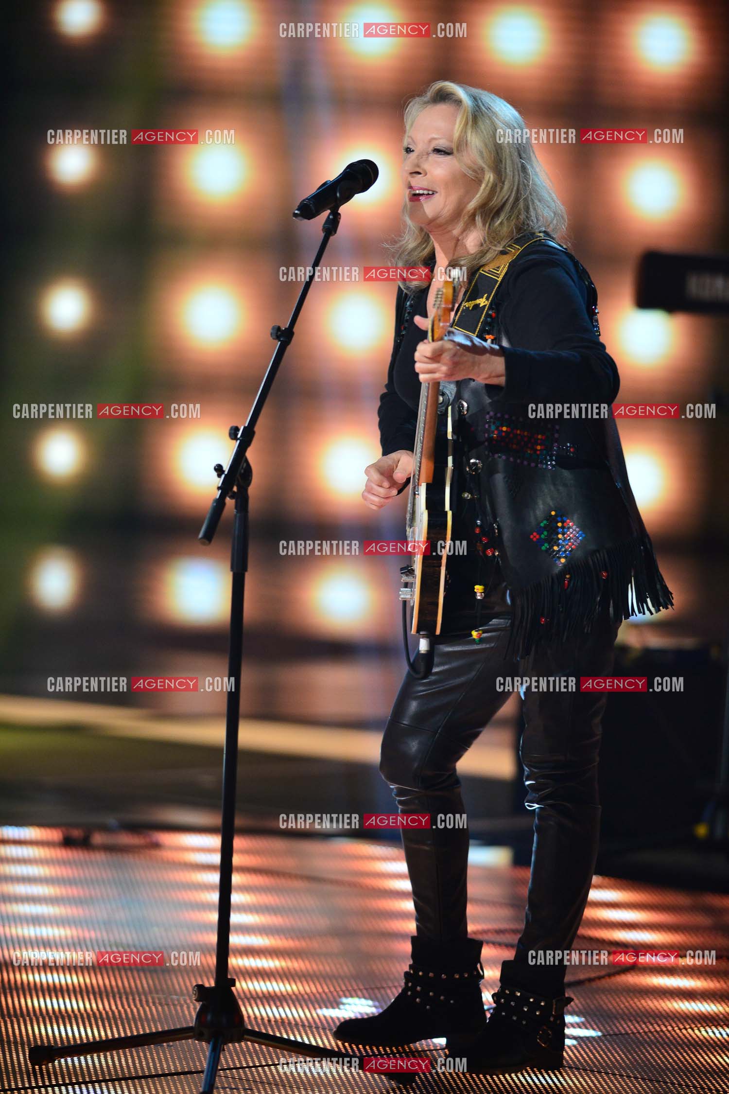 Saison 4 de l'émission The Voice en 2015. Duo entre le finaliste David Thibault et Véronique Sanson.         ( Exclusif )