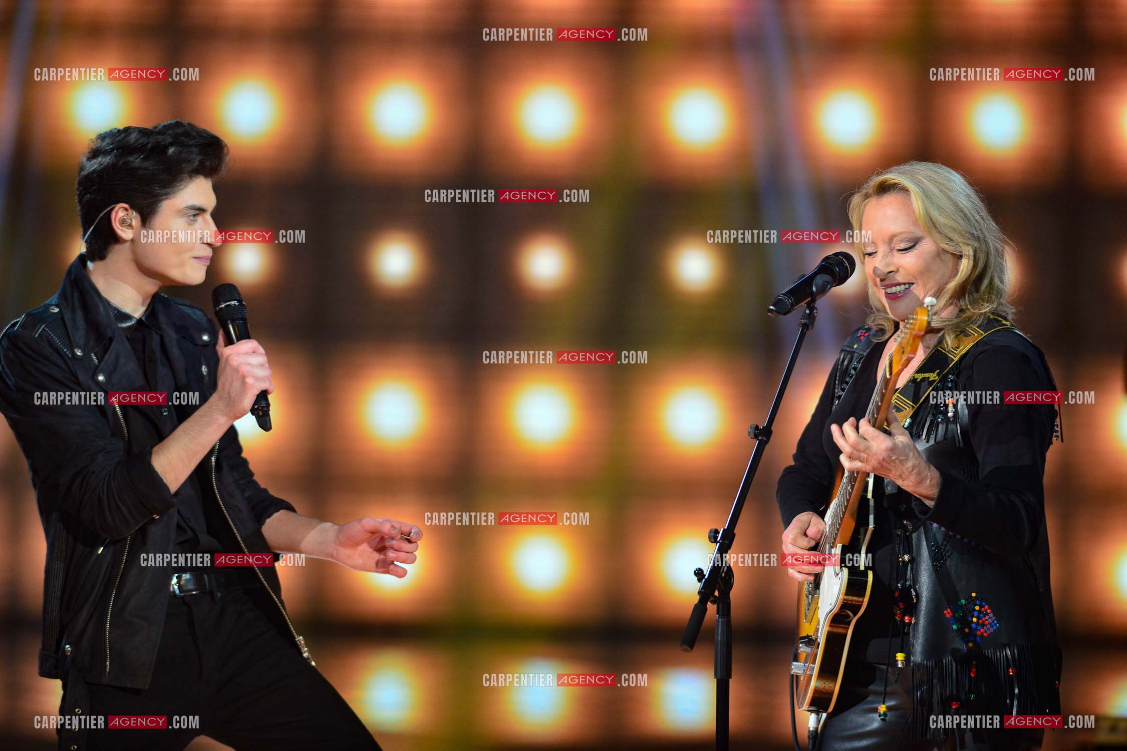 Saison 4 de l'émission The Voice en 2015. Duo entre le finaliste David Thibault et Véronique Sanson.         ( Exclusif )