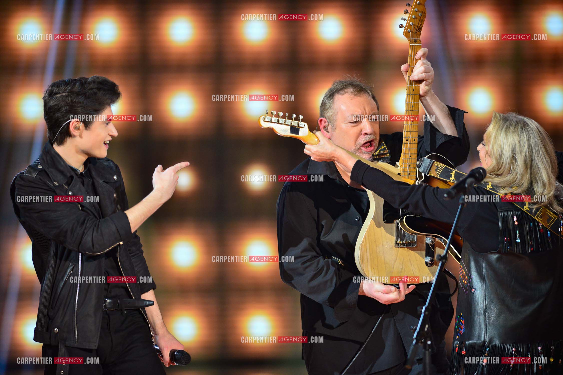 Saison 4 de l'émission The Voice en 2015. Duo entre le finaliste David Thibault et Véronique Sanson et accompagnés par le guitariste Basile Leroux.         ( Exclusif )