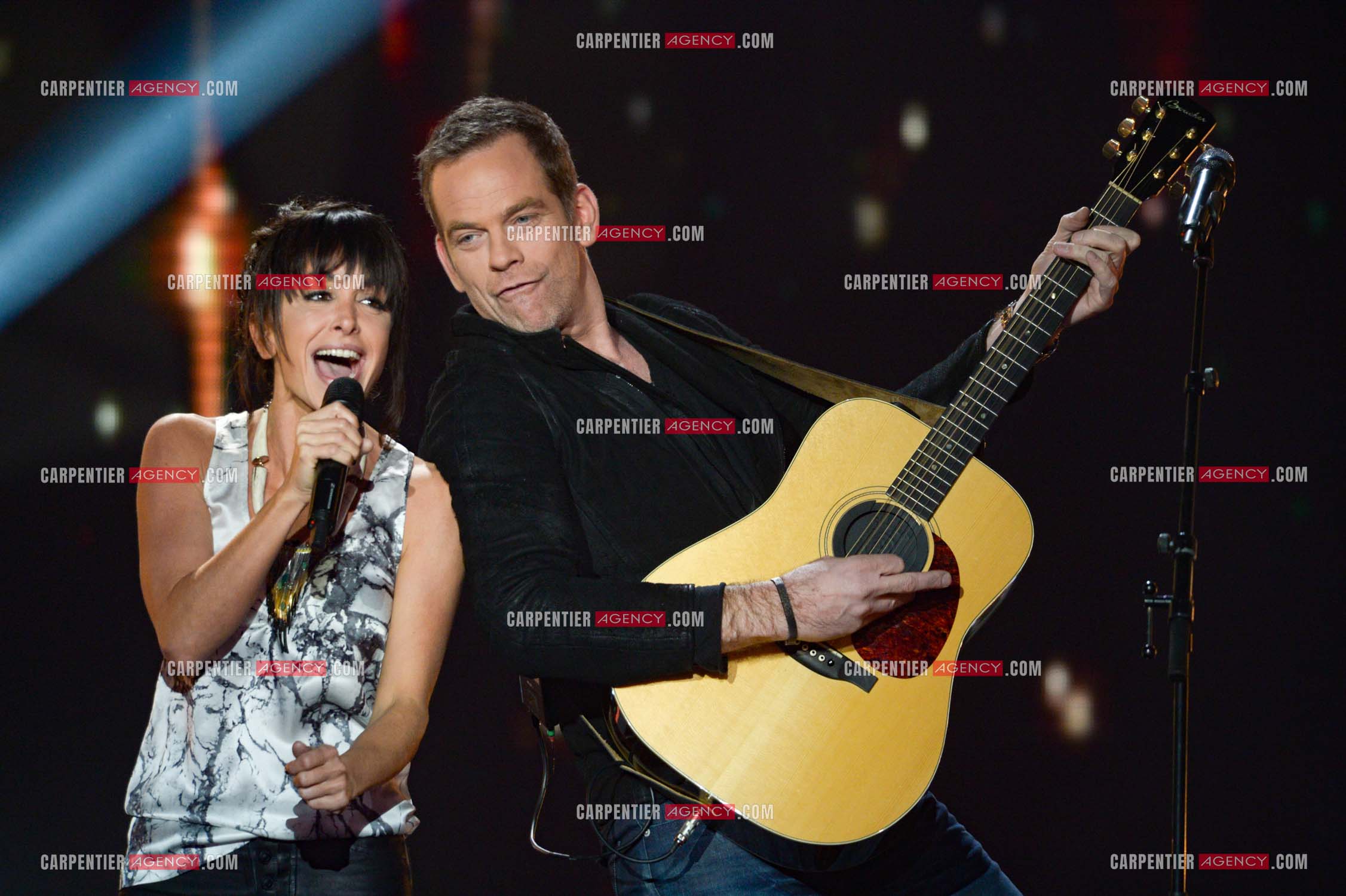 Les deux coachs Jenifer et Garou  sur le plateau de l'émission THE VOICE. ( Exclusif )