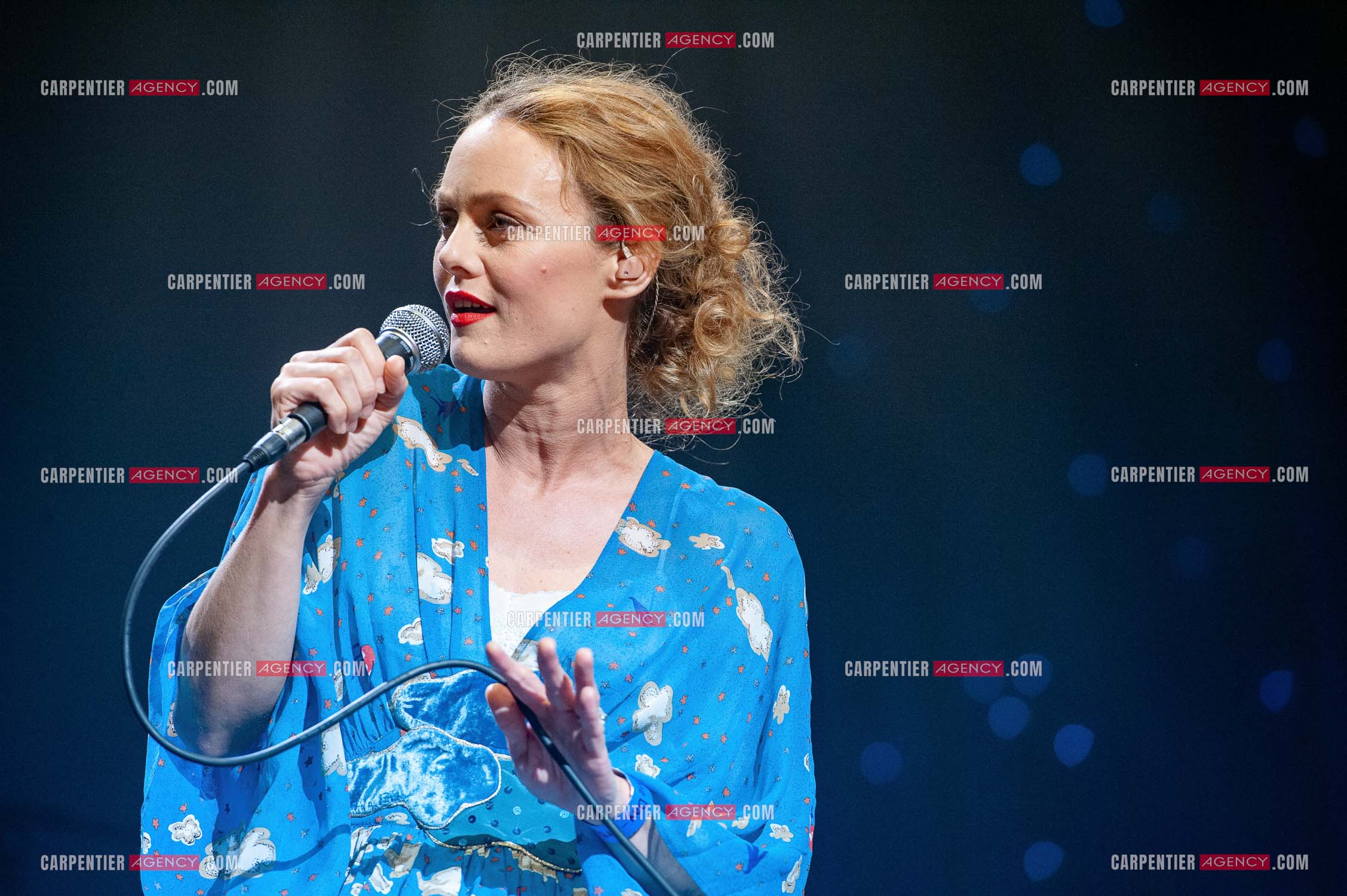 La chanteuse Vanessa Paradis lors du concert au Zénith de Paris donné pour la journée internationale de la paix (Peace One Day).                                           ( Exclusif )