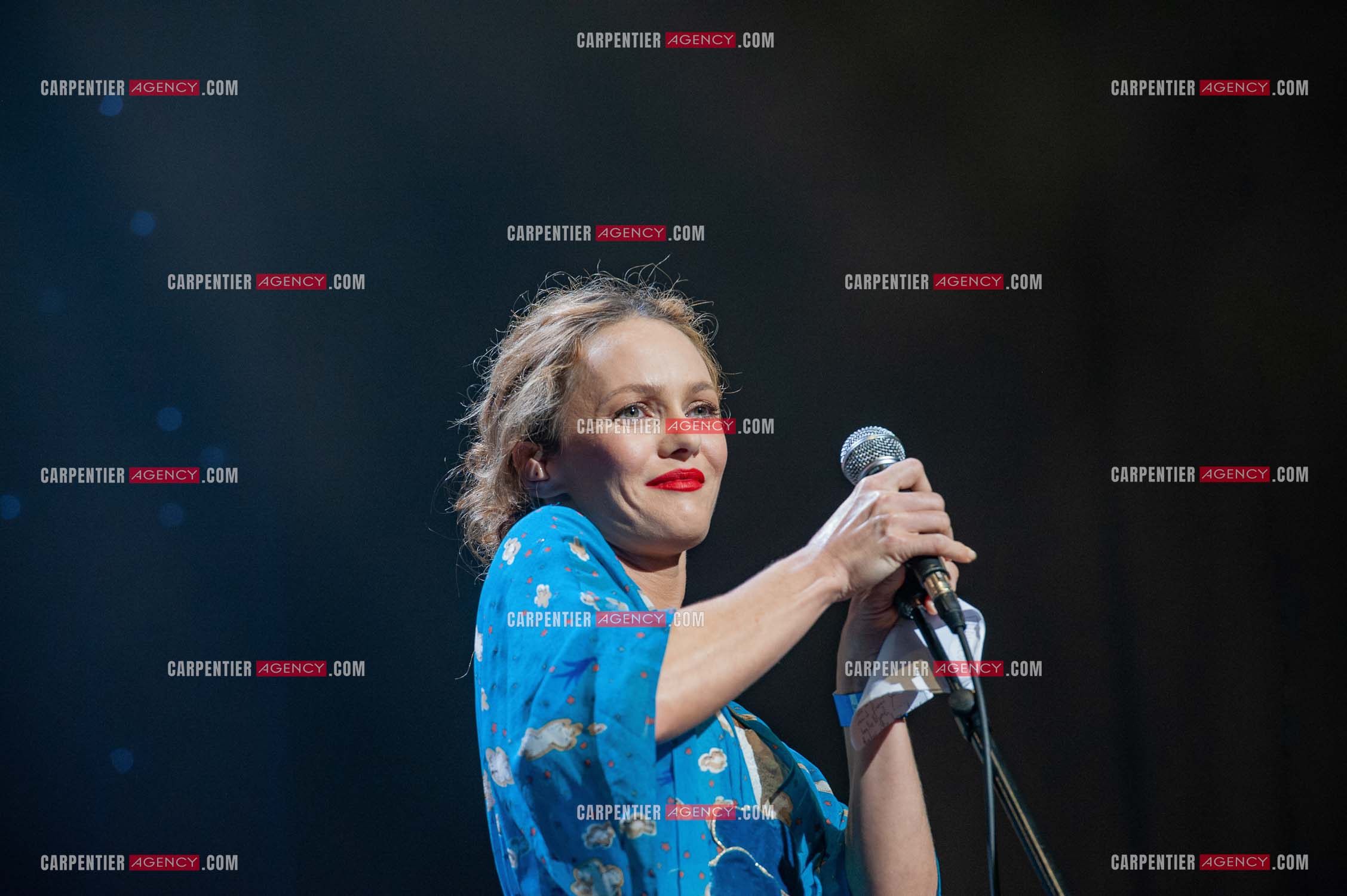 La chanteuse Vanessa Paradis lors du concert au Zénith de Paris donné pour la journée internationale de la paix (Peace One Day).                                           ( Exclusif )