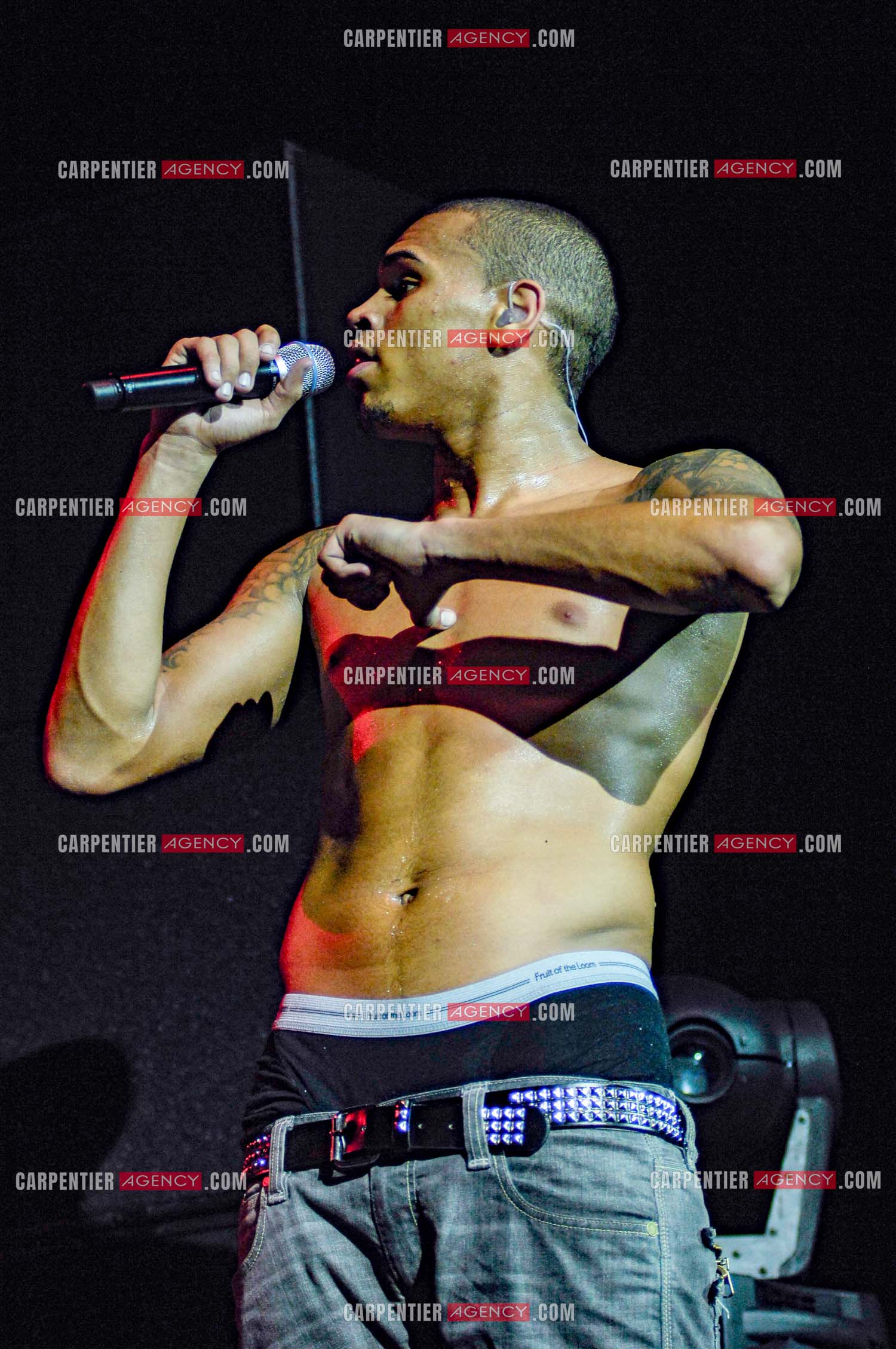 Le rappeur Chris Brown en concert au Zénith de Paris en 2008.  ( Exclusif )