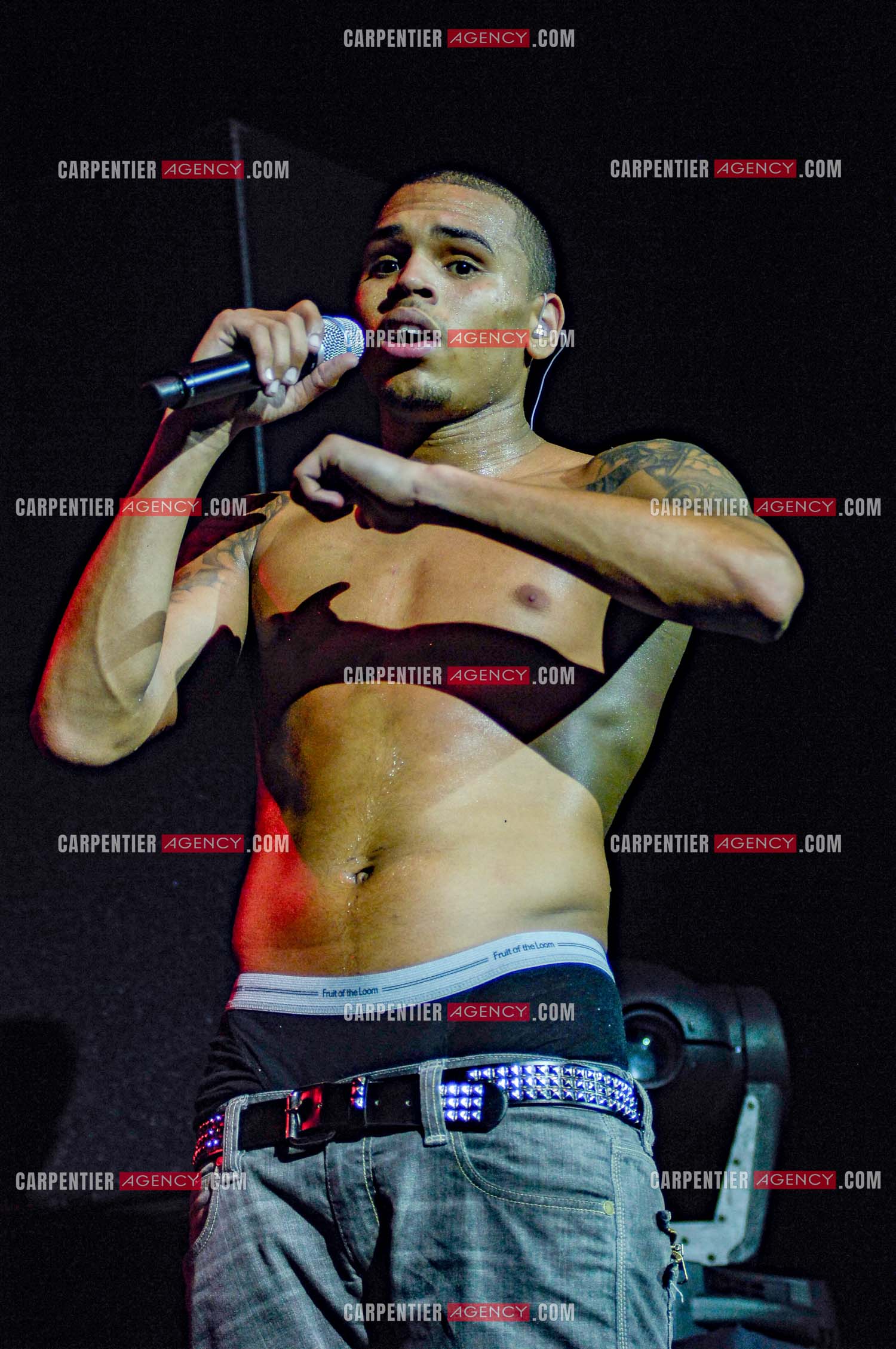 Le rappeur Chris Brown en concert au Zénith de Paris en 2008.  ( Exclusif )