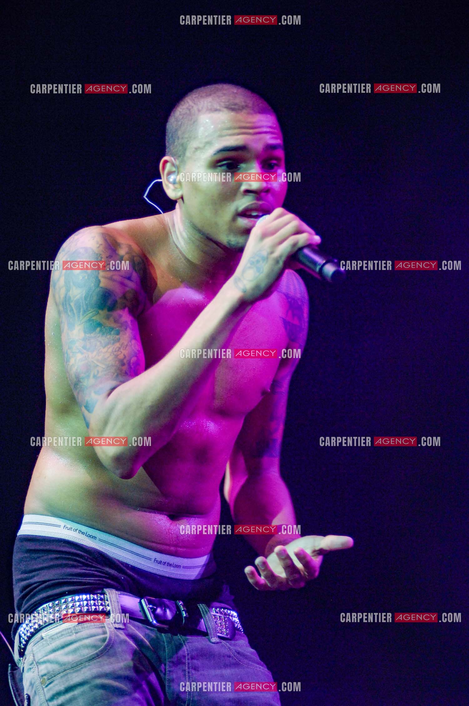 Le rappeur Chris Brown en concert au Zénith de Paris en 2008.  ( Exclusif )