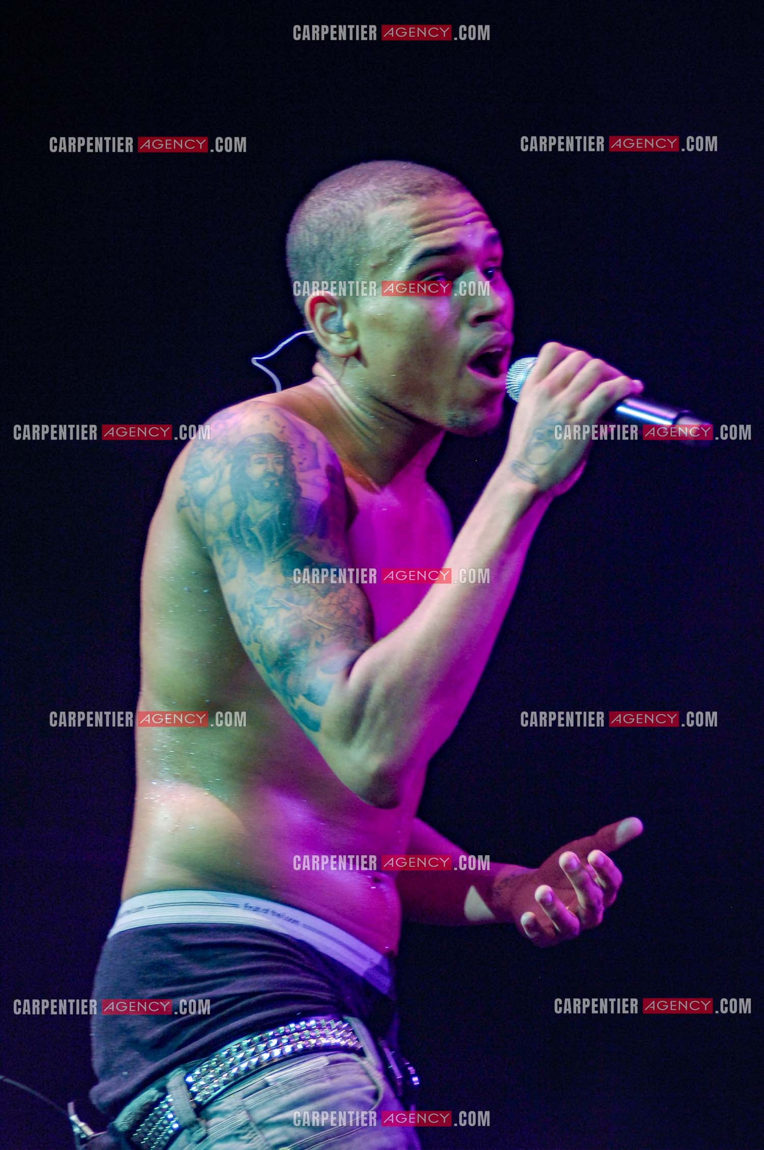 Le rappeur Chris Brown en concert au Zénith de Paris en 2008.  ( Exclusif )