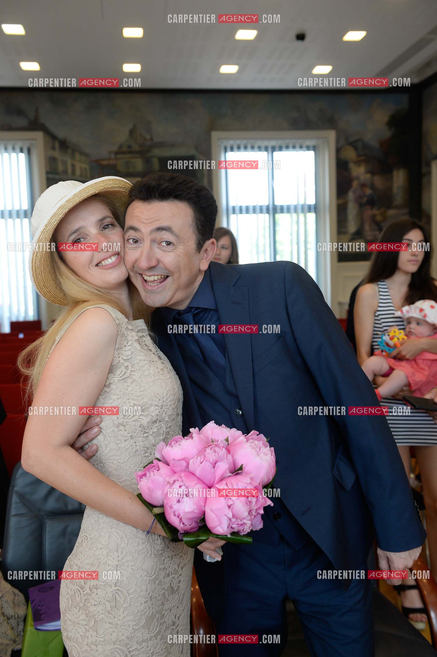 Mariage entre Claire Voyard et l'humoriste imitateur Gérald Dahan à la mairie de St Ouen  Le 12Juin 2015.      ( Exclusif )