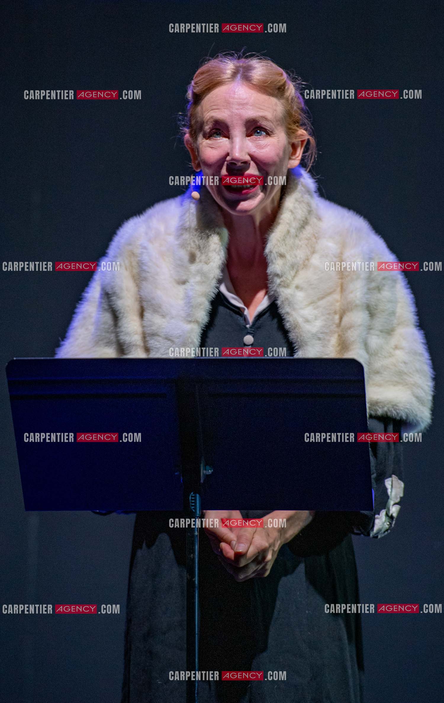 L'actrice Julie Depardieu et l'acteur Stefan Druet Toukaïeff réunis pour la pièce “Bunker“ au festival Cardin à Lacoste le 14 juillet 2024.  ( Exclusif )