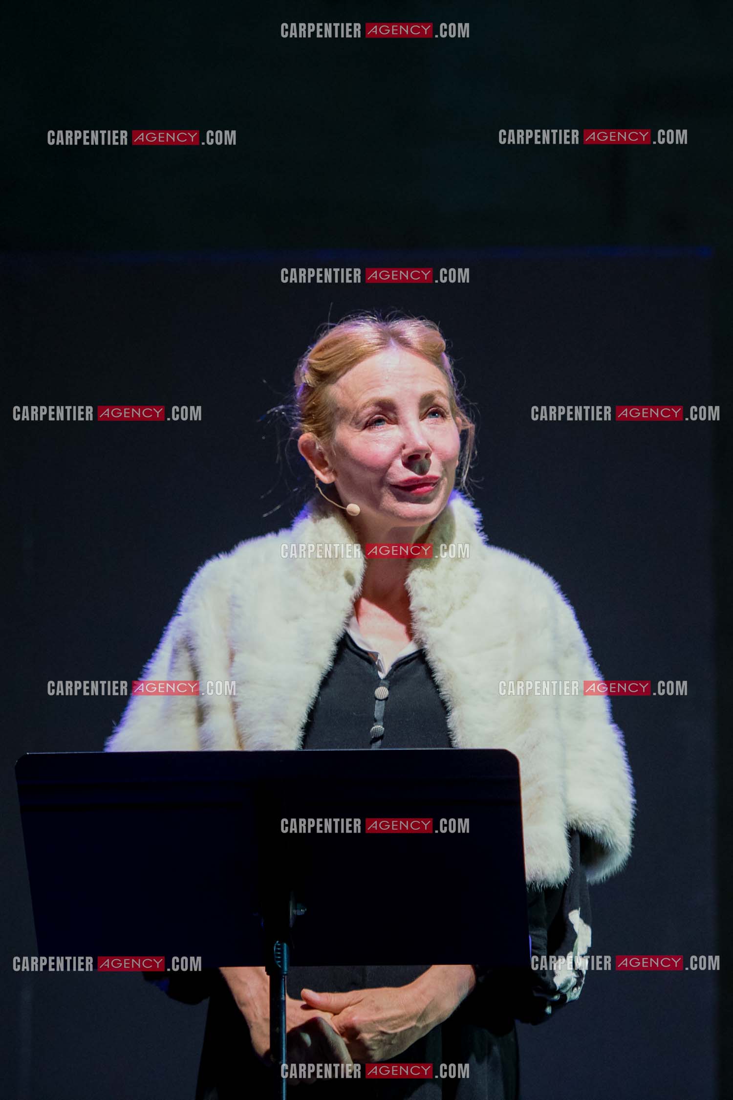 L'actrice Julie Depardieu et l'acteur Stefan Druet Toukaïeff réunis pour la pièce “Bunker“ au festival Cardin à Lacoste le 14 juillet 2024.  ( Exclusif )