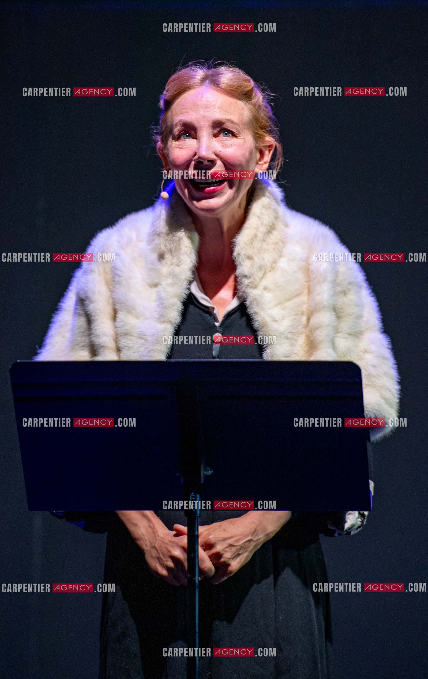 L'actrice Julie Depardieu et l'acteur Stefan Druet Toukaïeff réunis pour la pièce “Bunker“ au festival Cardin à Lacoste le 14 juillet 2024.  ( Exclusif )