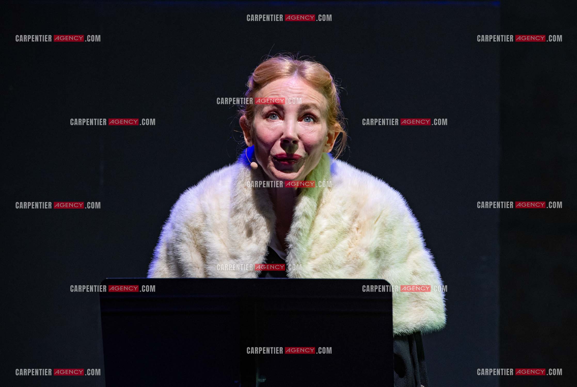 L'actrice Julie Depardieu et l'acteur Stefan Druet Toukaïeff réunis pour la pièce “Bunker“ au festival Cardin à Lacoste le 14 juillet 2024.  ( Exclusif )