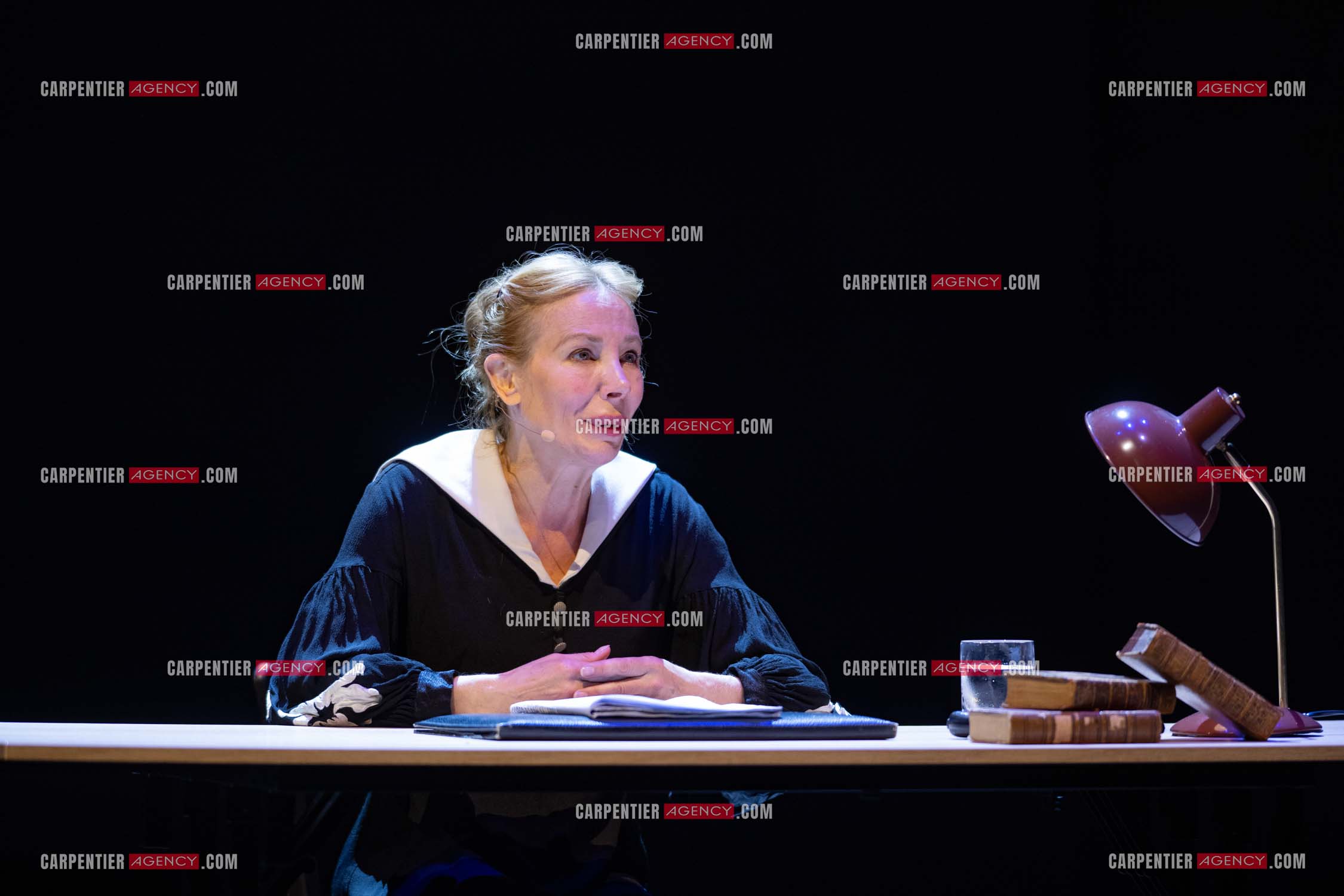 L'actrice Julie Depardieu et l'acteur Stefan Druet Toukaïeff réunis pour la pièce “Bunker“ au festival Cardin à Lacoste le 14 juillet 2024.  ( Exclusif )