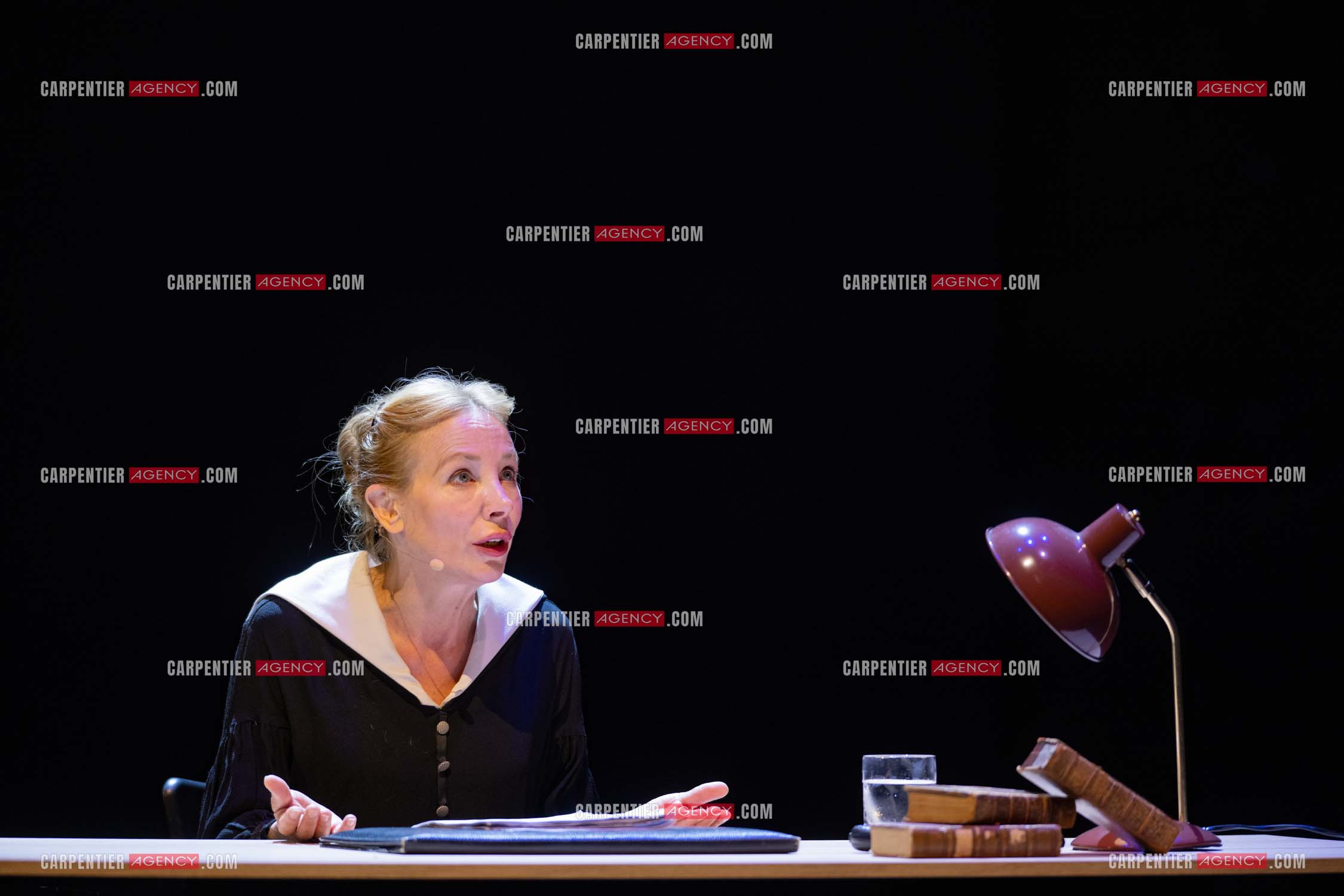 L'actrice Julie Depardieu et l'acteur Stefan Druet Toukaïeff réunis pour la pièce “Bunker“ au festival Cardin à Lacoste le 14 juillet 2024.  ( Exclusif )