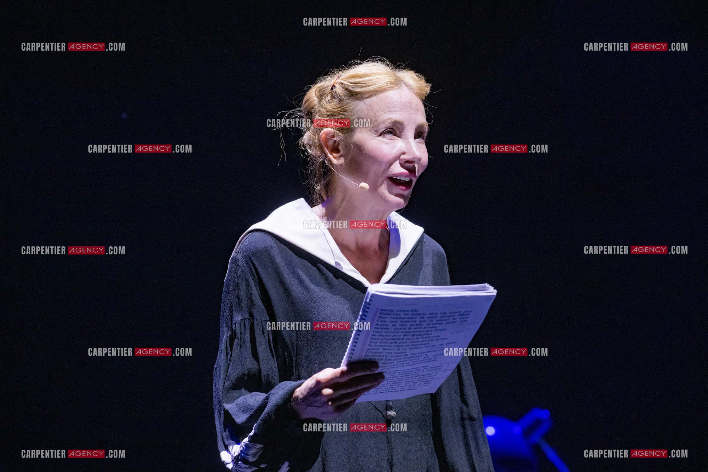 L'actrice Julie Depardieu et l'acteur Stefan Druet Toukaïeff réunis pour la pièce “Bunker“ au festival Cardin à Lacoste le 14 juillet 2024.  ( Exclusif )