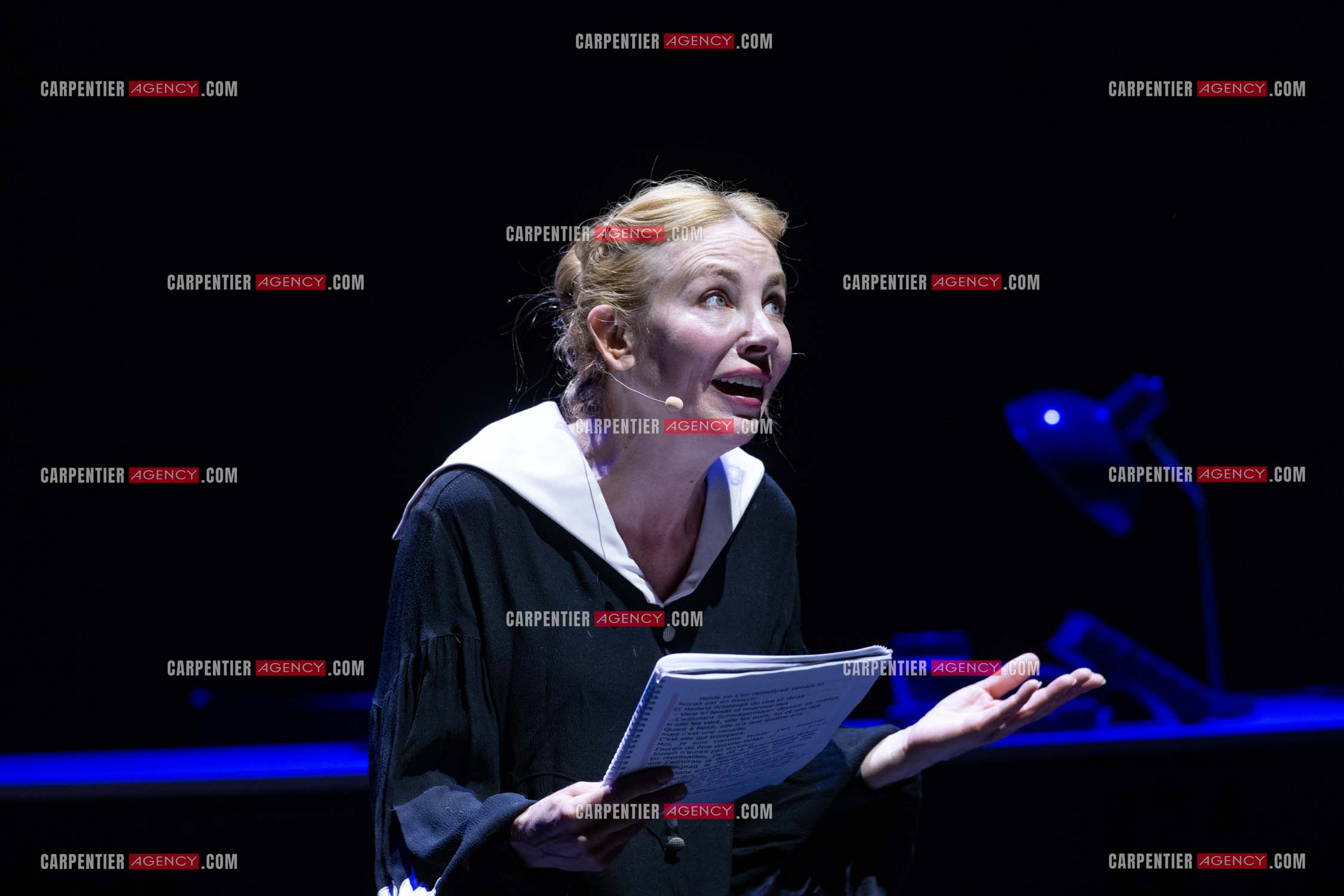 L'actrice Julie Depardieu et l'acteur Stefan Druet Toukaïeff réunis pour la pièce “Bunker“ au festival Cardin à Lacoste le 14 juillet 2024.  ( Exclusif )