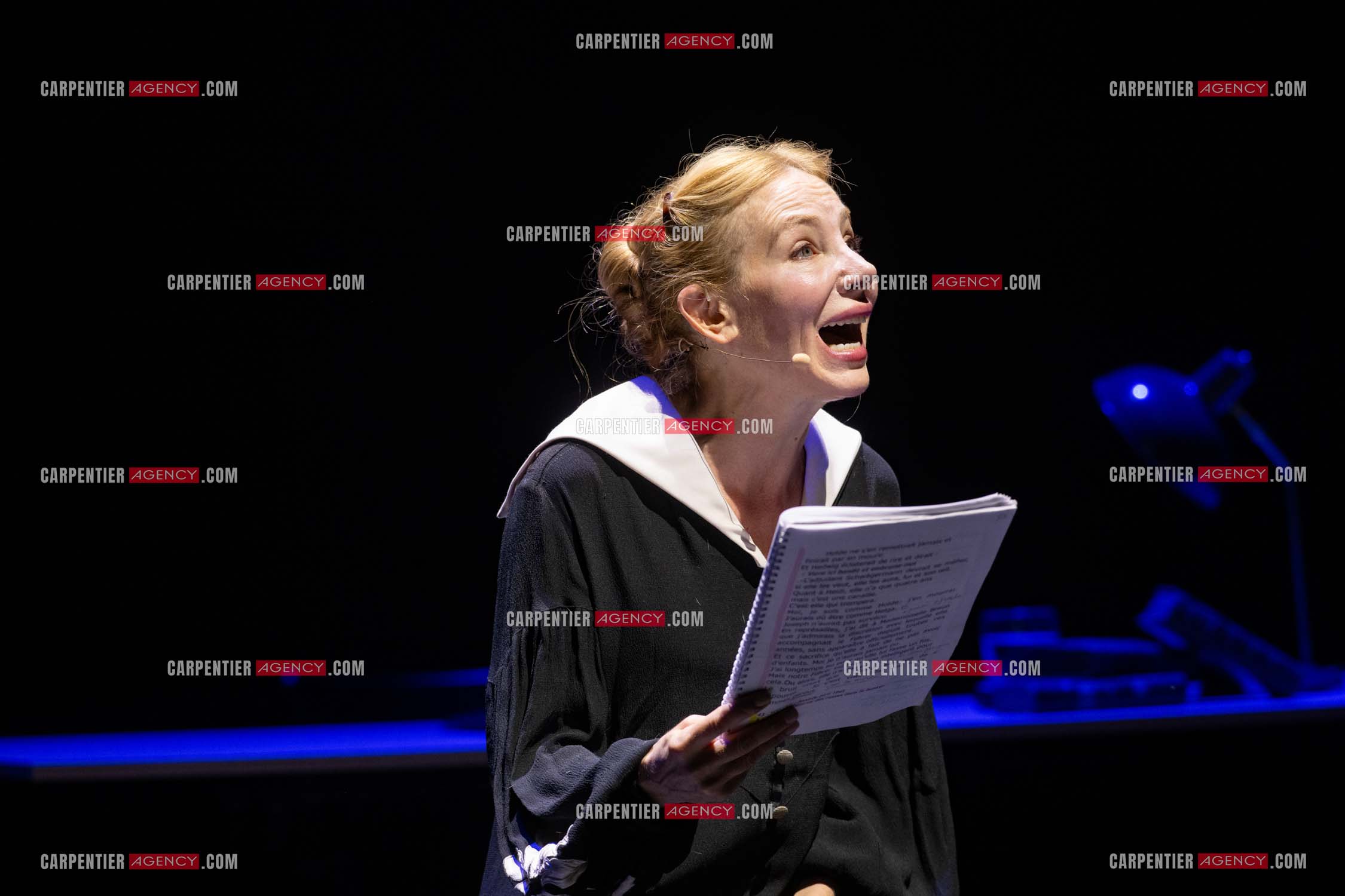 L'actrice Julie Depardieu et l'acteur Stefan Druet Toukaïeff réunis pour la pièce “Bunker“ au festival Cardin à Lacoste le 14 juillet 2024.  ( Exclusif )