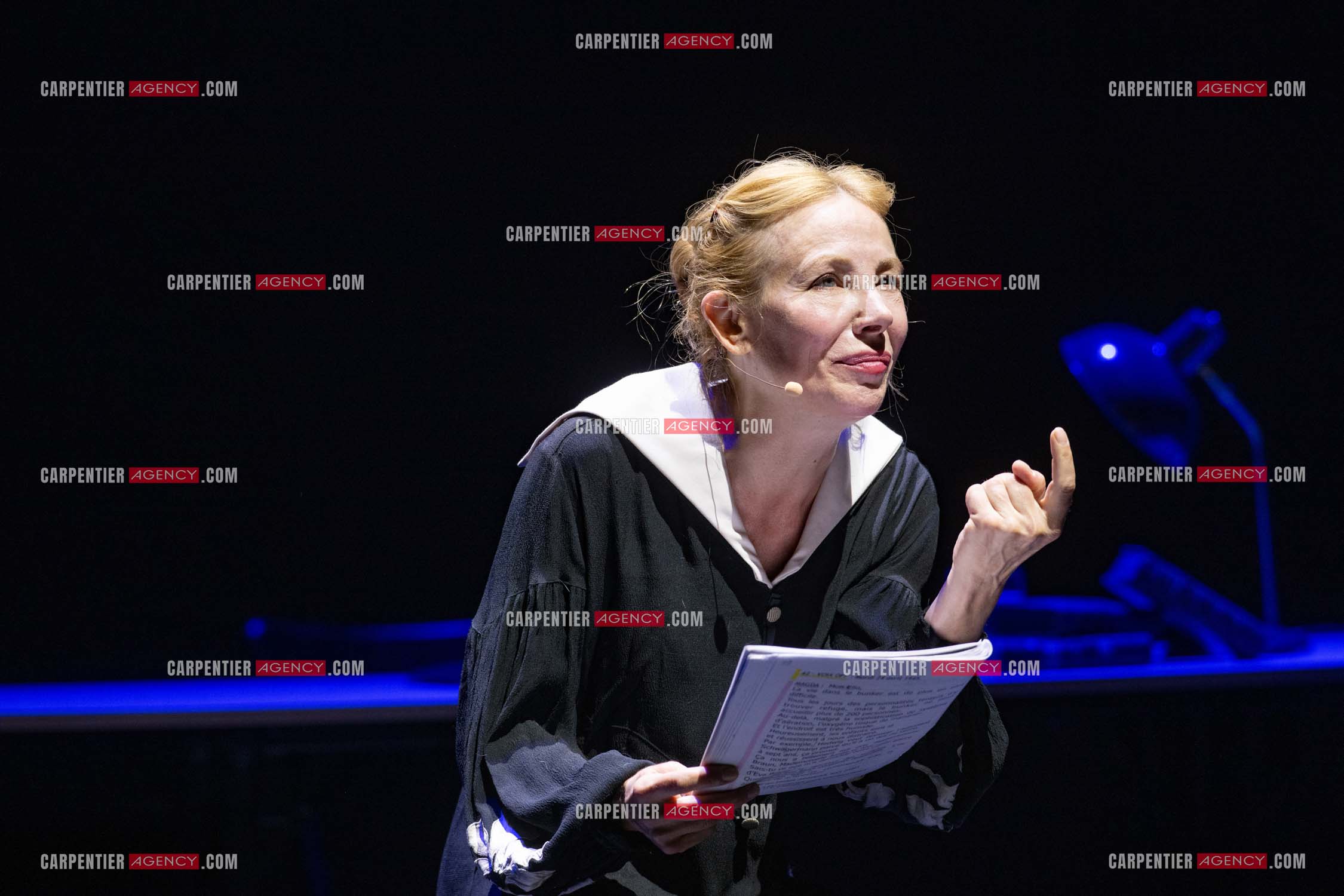 L'actrice Julie Depardieu et l'acteur Stefan Druet Toukaïeff réunis pour la pièce “Bunker“ au festival Cardin à Lacoste le 14 juillet 2024.  ( Exclusif )