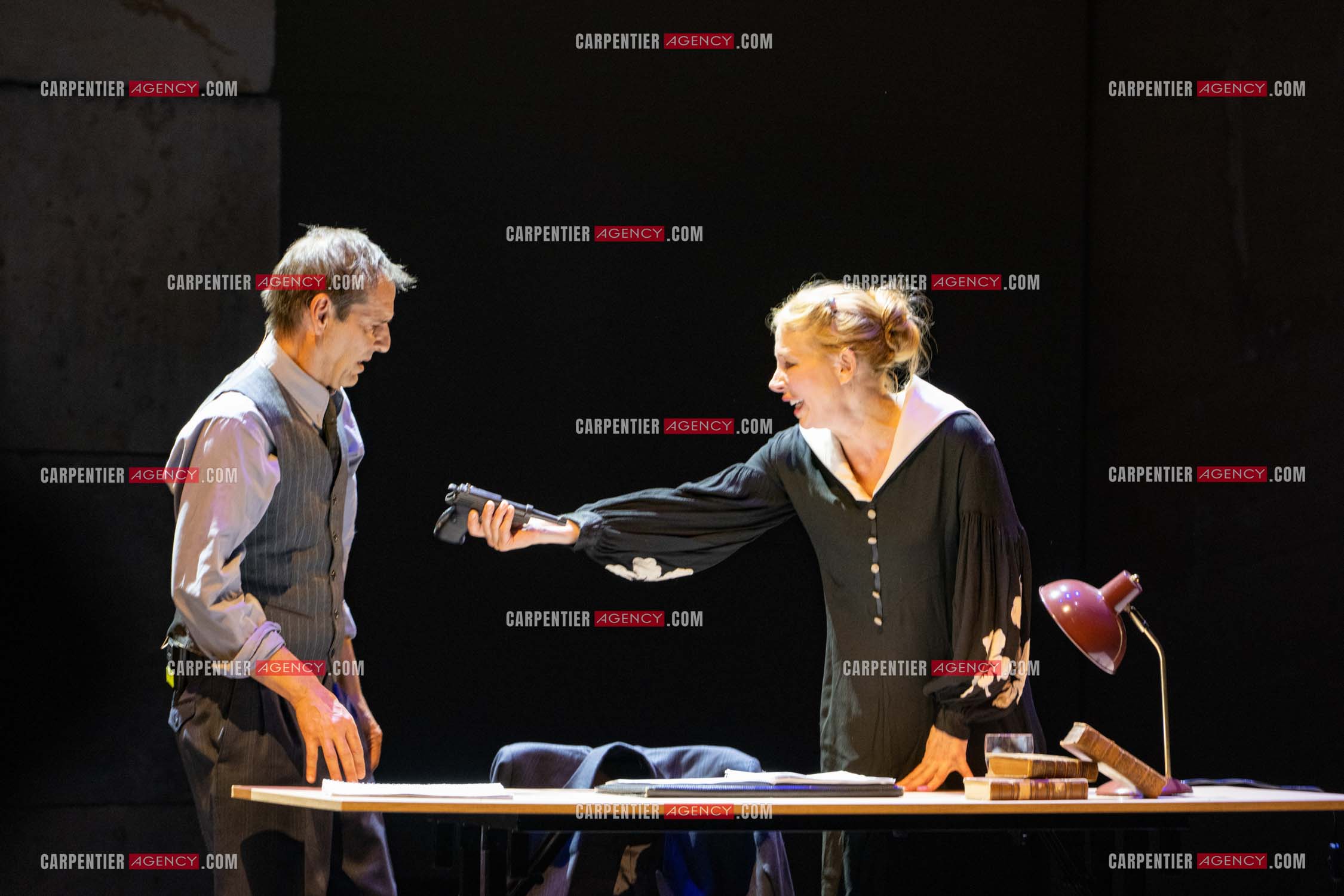 L'actrice Julie Depardieu et l'acteur Stefan Druet Toukaïeff réunis pour la pièce “Bunker“ au festival Cardin à Lacoste le 14 juillet 2024.  ( Exclusif )