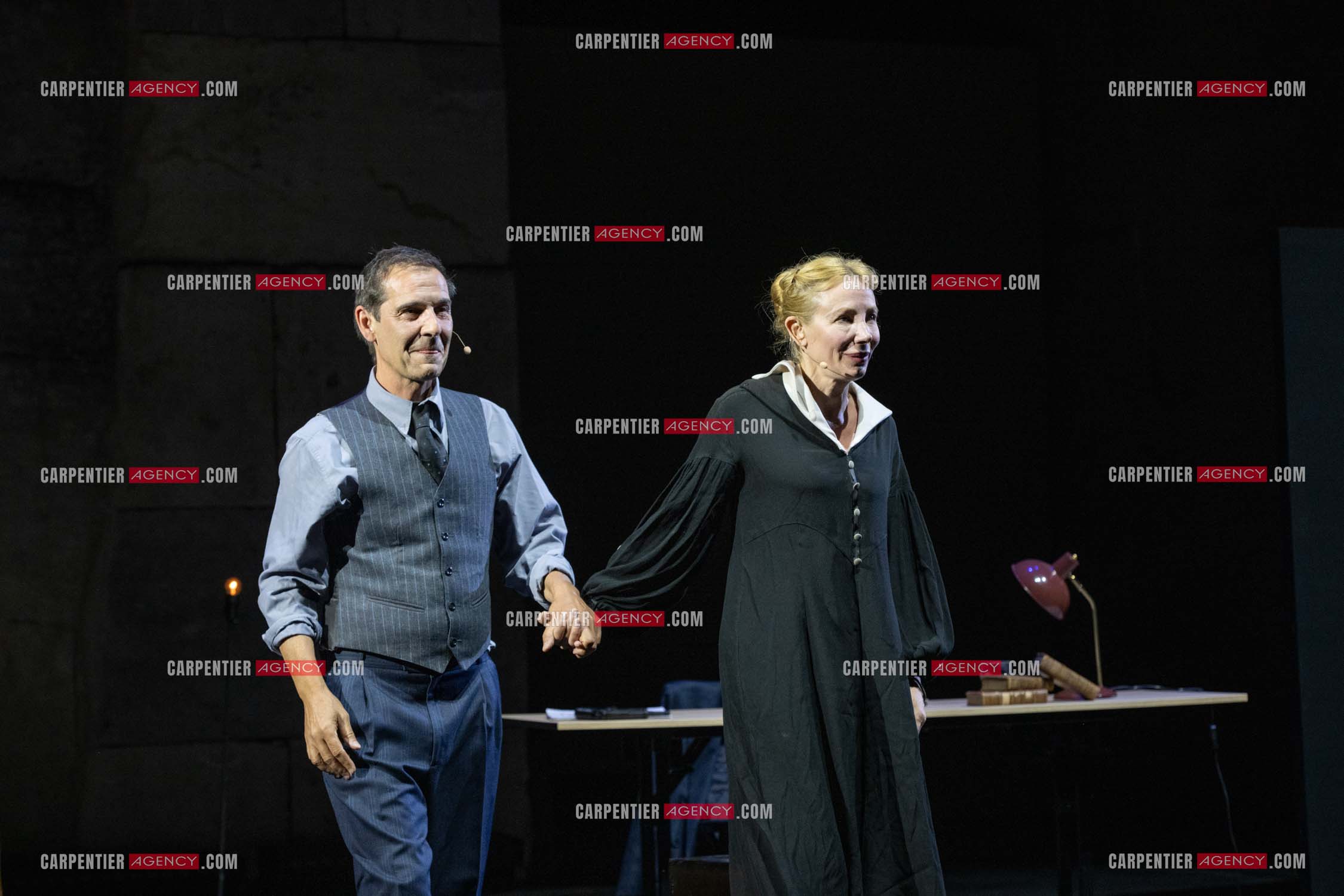 L'actrice Julie Depardieu et l'acteur Stefan Druet Toukaïeff réunis pour la pièce “Bunker“ au festival Cardin à Lacoste le 14 juillet 2024.  ( Exclusif )