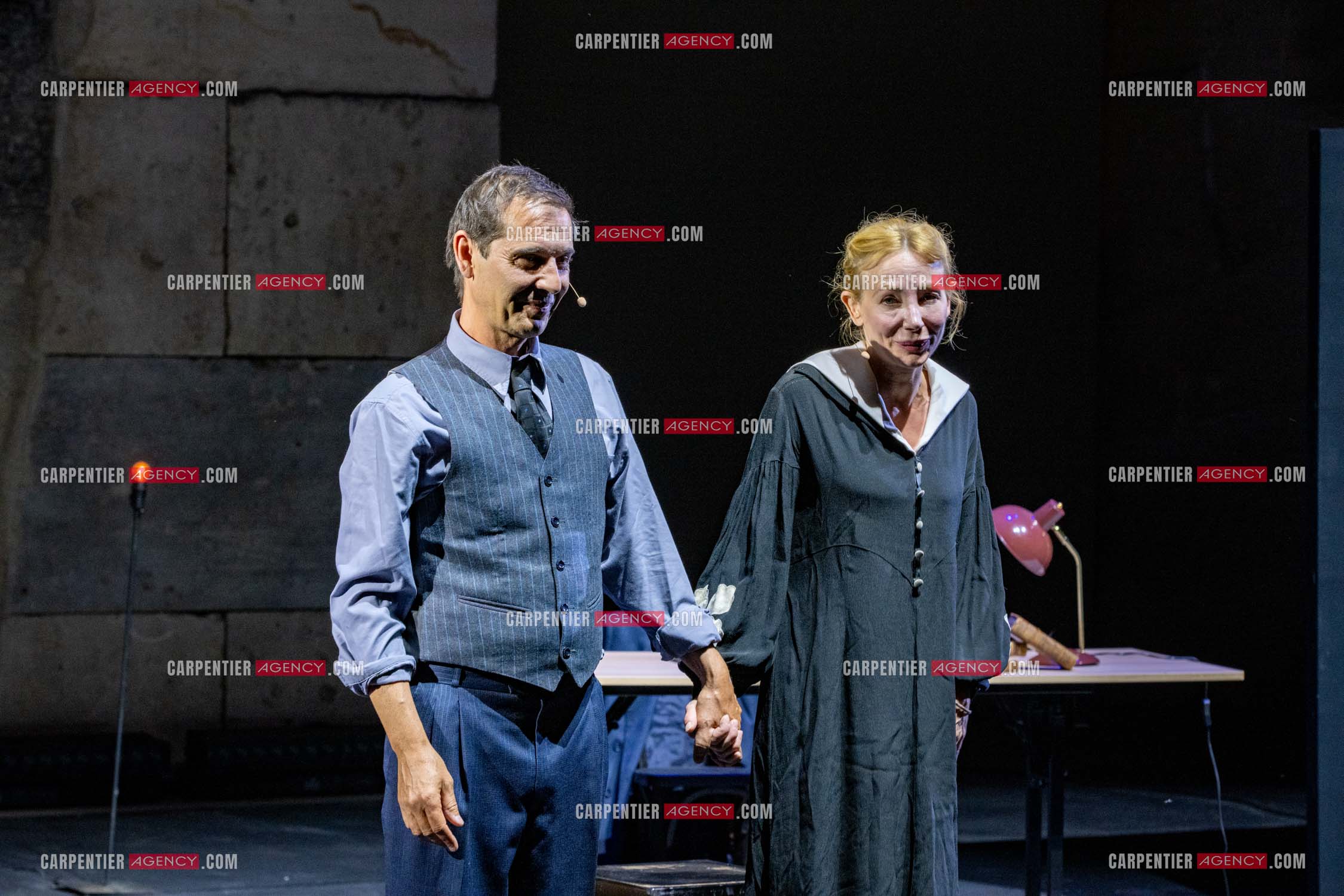 L'actrice Julie Depardieu et l'acteur Stefan Druet Toukaïeff réunis pour la pièce “Bunker“ au festival Cardin à Lacoste le 14 juillet 2024.  ( Exclusif )