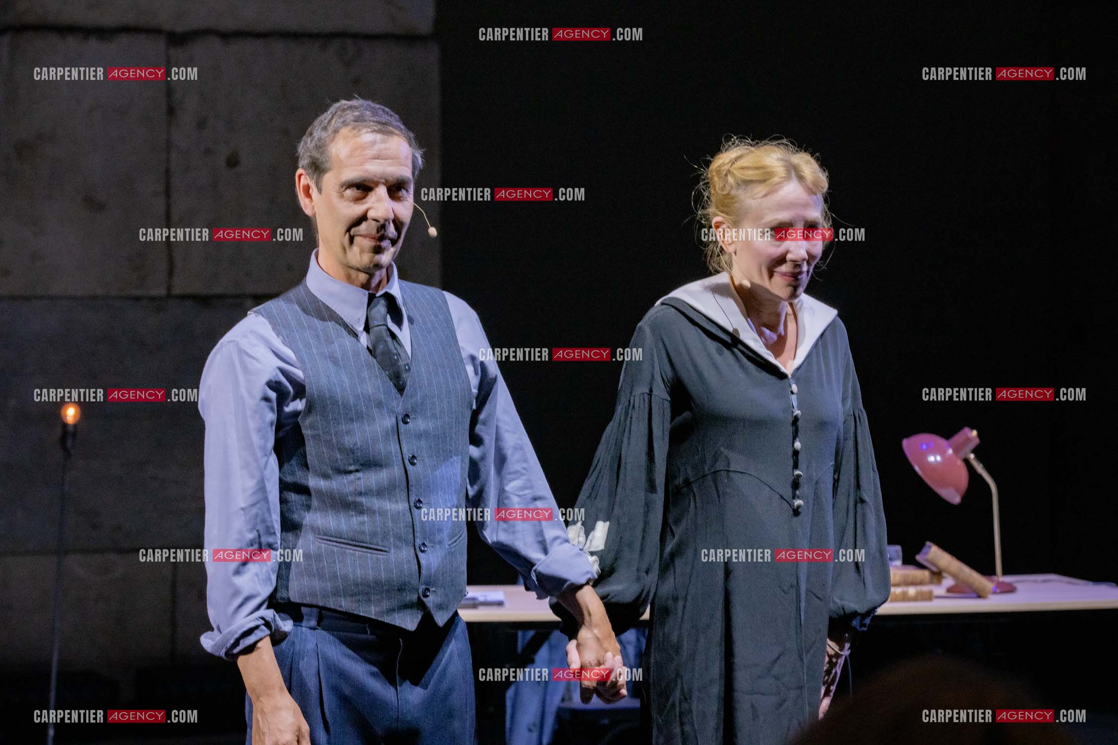 L'actrice Julie Depardieu et l'acteur Stefan Druet Toukaïeff réunis pour la pièce “Bunker“ au festival Cardin à Lacoste le 14 juillet 2024.  ( Exclusif )