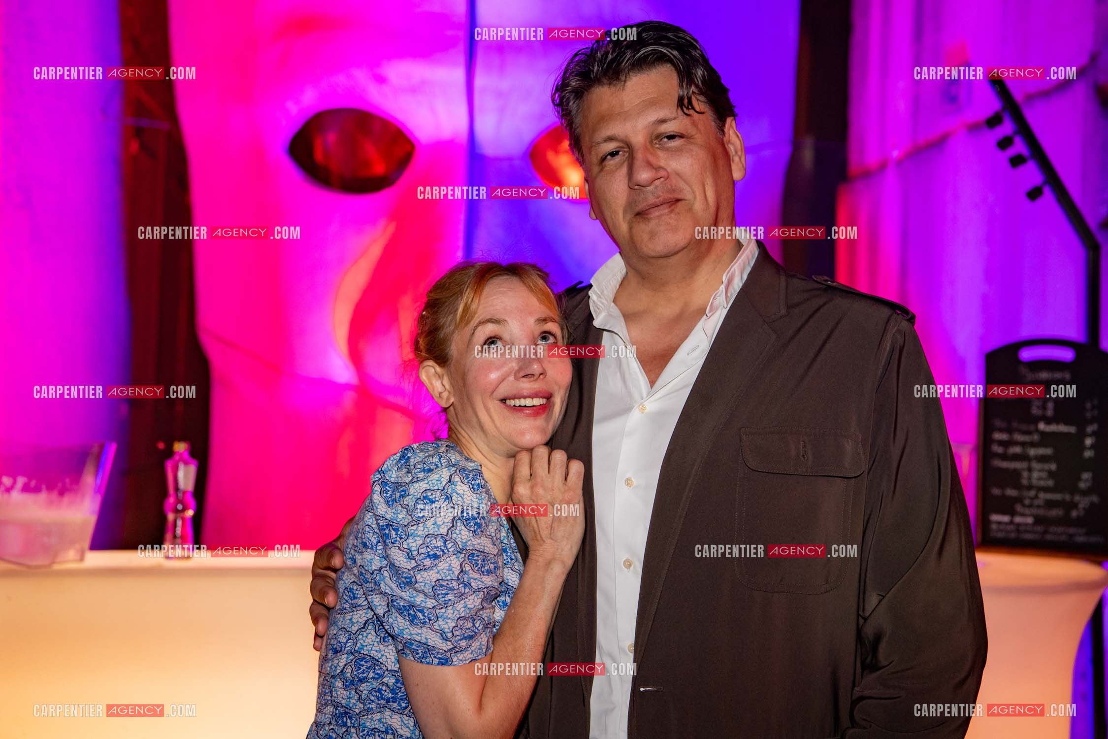 L'actrice Julie Depardieu et l'acteur Stefan Druet Toukaïeff réunis pour la pièce “Bunker“ au festival Cardin à Lacoste le 14 juillet 2024. Dans les loges, Julie Depardieu et Rodrigo Basilicati-Cardin.   ( Exclusif )