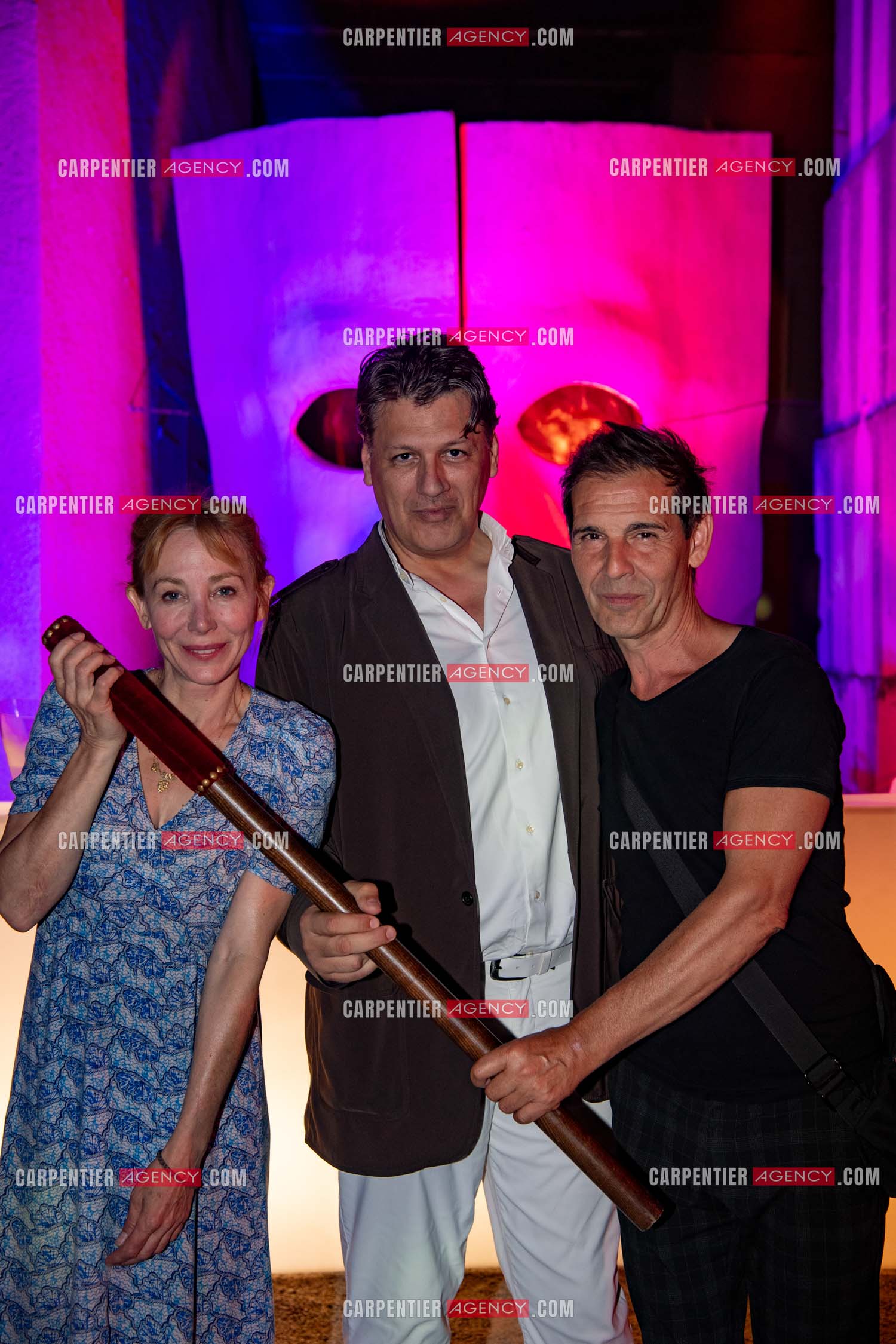 L'actrice Julie Depardieu et l'acteur Stefan Druet Toukaïeff réunis pour la pièce “Bunker“ au festival Cardin à Lacoste le 14 juillet 2024. Dansles loges, Rodrigo Basilicati-Cardin entouré de Julie Depardieu et Stefan Druet Toukaïeff.  ( Exclusif )