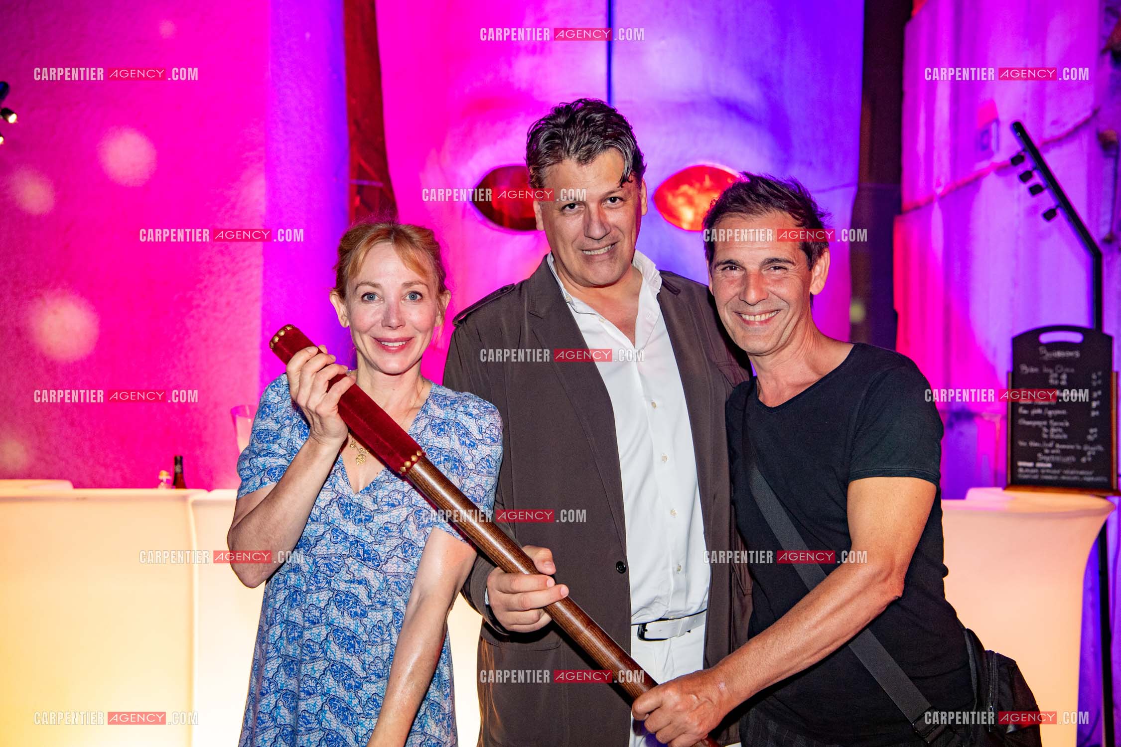 L'actrice Julie Depardieu et l'acteur Stefan Druet Toukaïeff réunis pour la pièce “Bunker“ au festival Cardin à Lacoste le 14 juillet 2024. Dansles loges, Rodrigo Basilicati-Cardin entouré de Julie Depardieu et Stefan Druet Toukaïeff.  ( Exclusif )