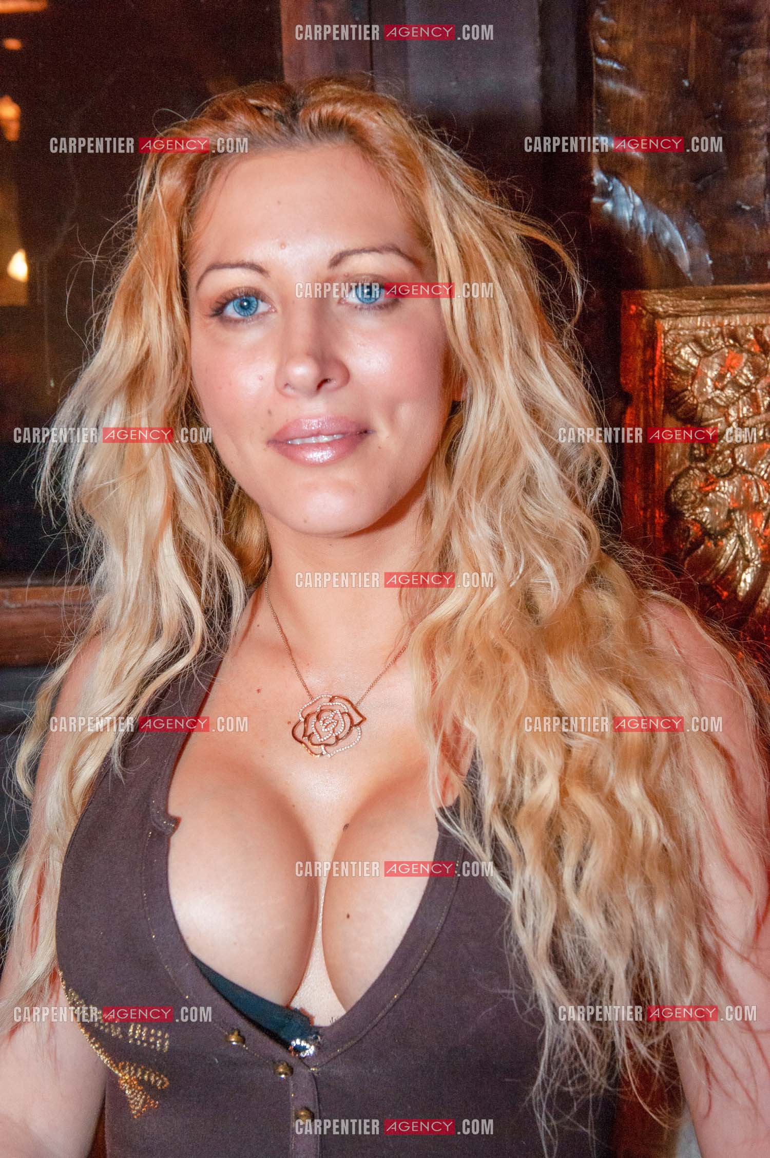 Loana au restaurant Le Gallion à Suresnes en 2010. ( Exclusif )