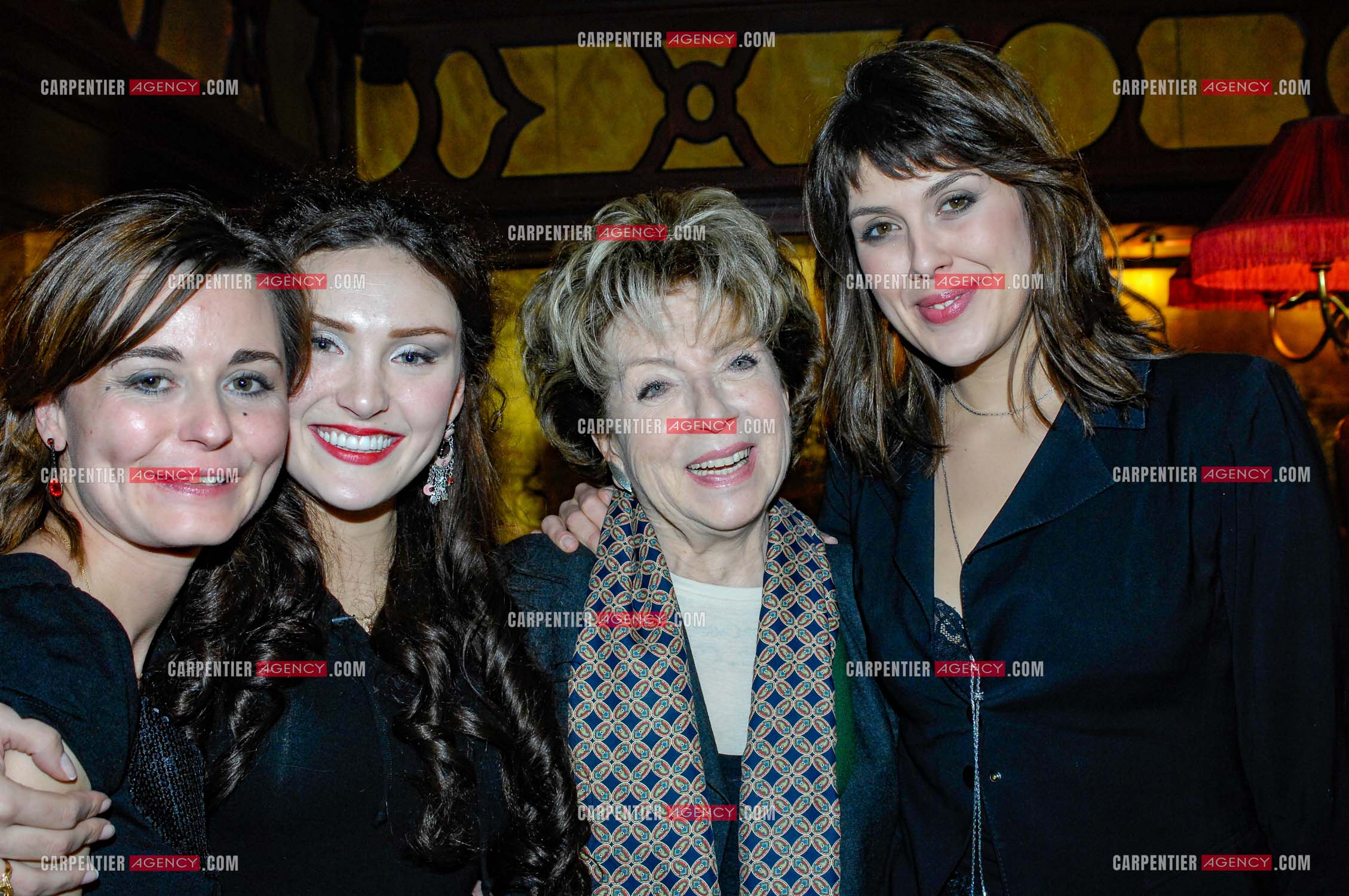 Générale de la pièce “ Les Demoiselles D'Avignon “ de Jaime Salom au théâtre Rive Gauche à Paris le 06 Février 2008. Dans les loges, l'actrice    Marthe Mercadier entourée des comédiènnes Christelle Reboul, Laura Presgurvic et Serena Reinaldi. ( Exclusif )