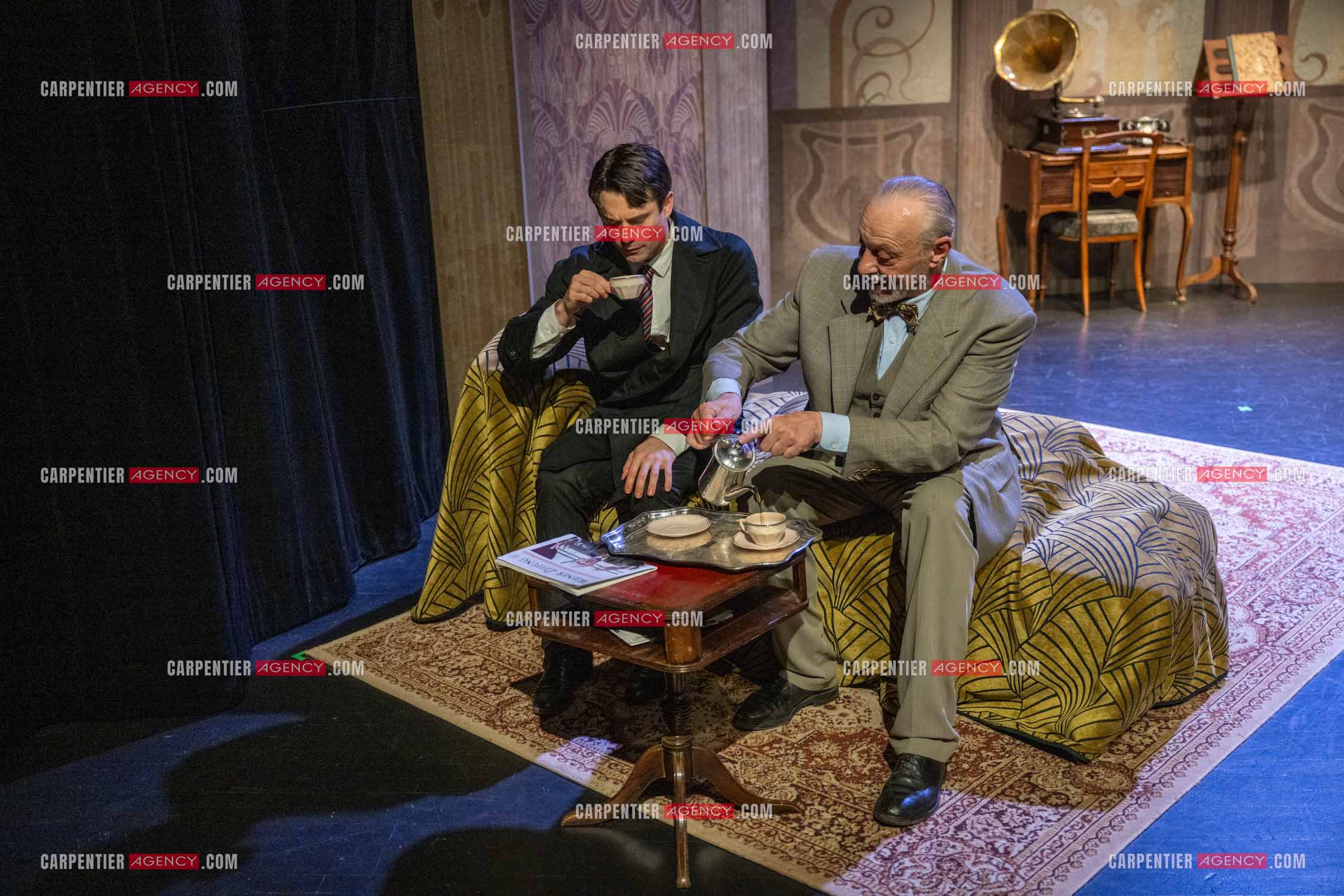 Filage de la pièce “ VIEILLES CHANSONS MALÉFIQUES “ au théâtre Le Chien Qui Fume à Avignon. Pièce interprétée par Tom Novembre et Nicolas Verdier. ( Exclusif )