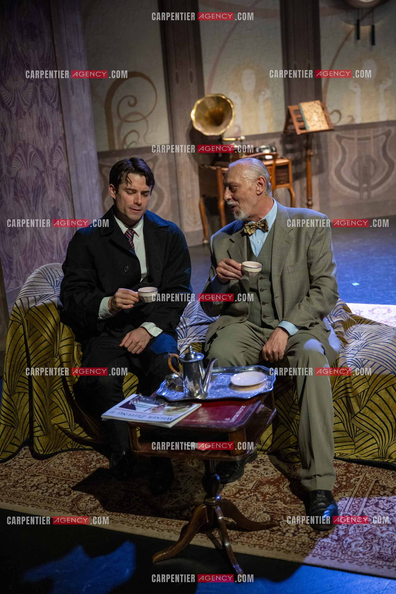Filage de la pièce “ VIEILLES CHANSONS MALÉFIQUES “ au théâtre Le Chien Qui Fume à Avignon. Pièce interprétée par Tom Novembre et Nicolas Verdier. ( Exclusif )