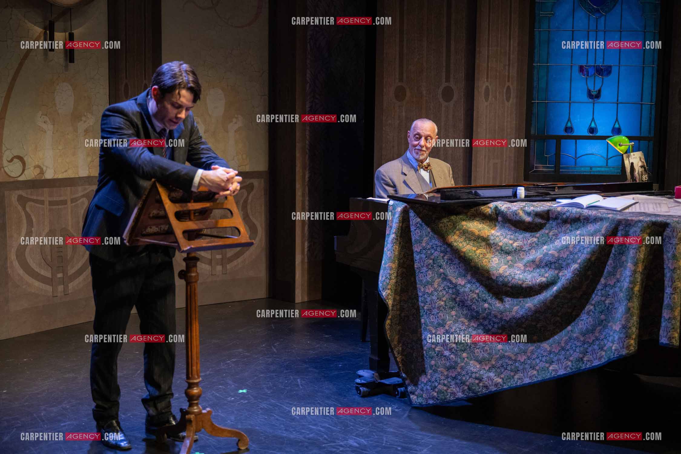 Filage de la pièce “ VIEILLES CHANSONS MALÉFIQUES “ au théâtre Le Chien Qui Fume à Avignon. Pièce interprétée par Tom Novembre et Nicolas Verdier. ( Exclusif )