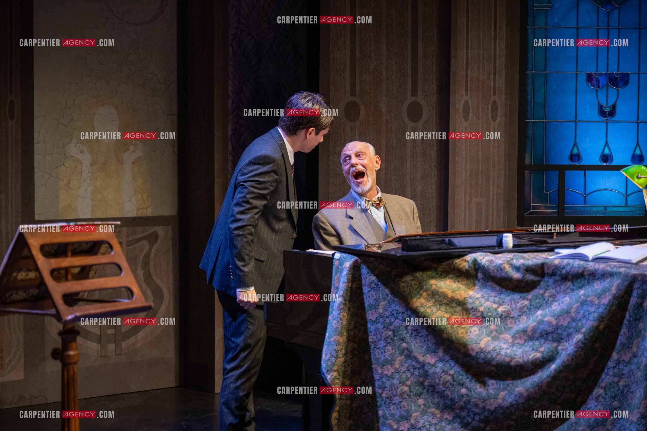 Filage de la pièce “ VIEILLES CHANSONS MALÉFIQUES “ au théâtre Le Chien Qui Fume à Avignon. Pièce interprétée par Tom Novembre et Nicolas Verdier. ( Exclusif )