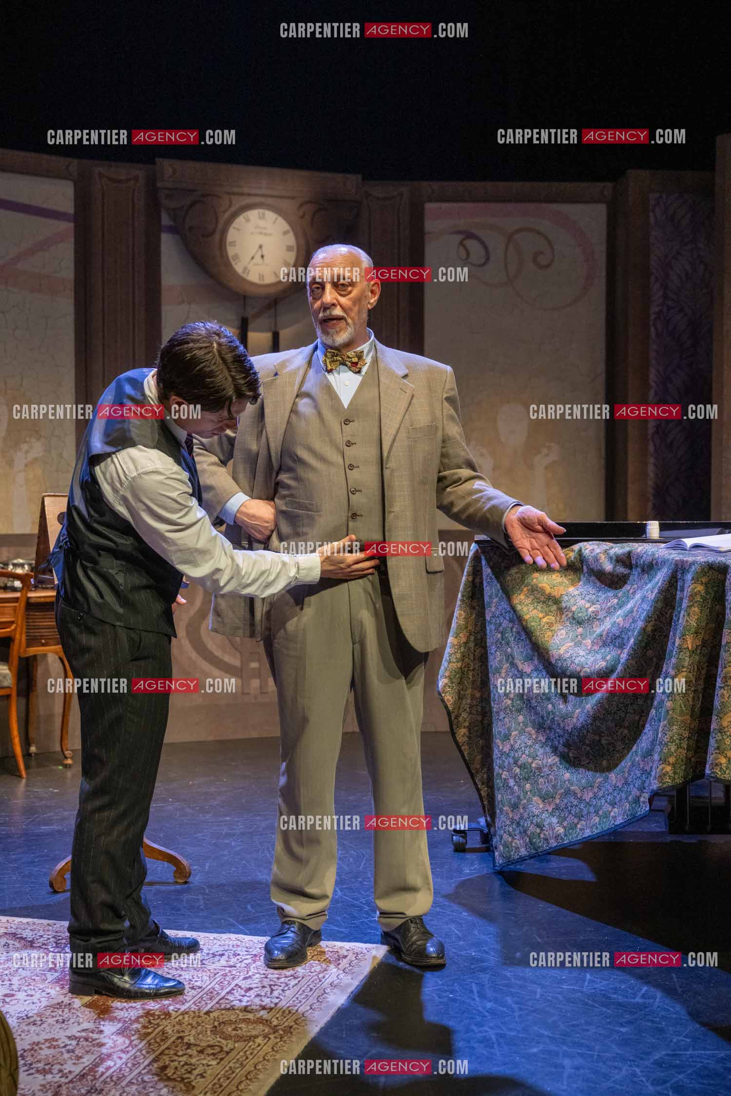 Filage de la pièce “ VIEILLES CHANSONS MALÉFIQUES “ au théâtre Le Chien Qui Fume à Avignon. Pièce interprétée par Tom Novembre et Nicolas Verdier. ( Exclusif )