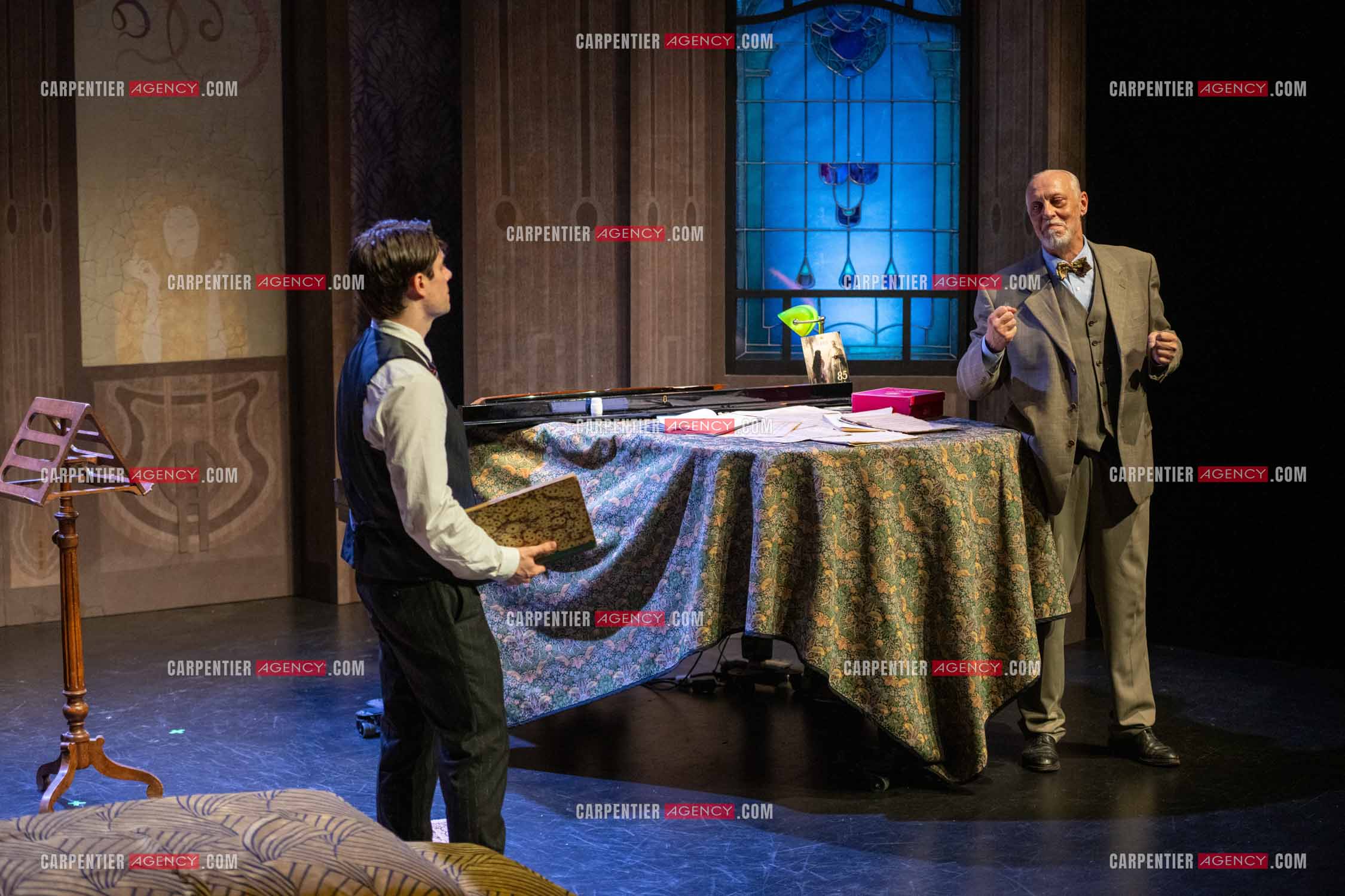 Filage de la pièce “ VIEILLES CHANSONS MALÉFIQUES “ au théâtre Le Chien Qui Fume à Avignon. Pièce interprétée par Tom Novembre et Nicolas Verdier. ( Exclusif )