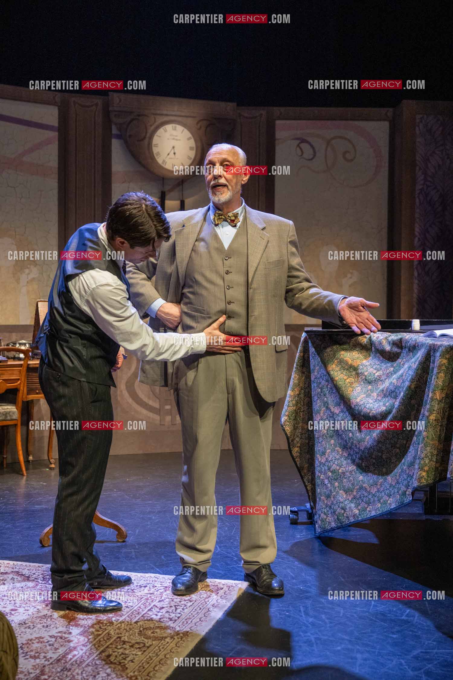Filage de la pièce “ VIEILLES CHANSONS MALÉFIQUES “ au théâtre Le Chien Qui Fume à Avignon. Pièce interprétée par Tom Novembre et Nicolas Verdier. ( Exclusif )
