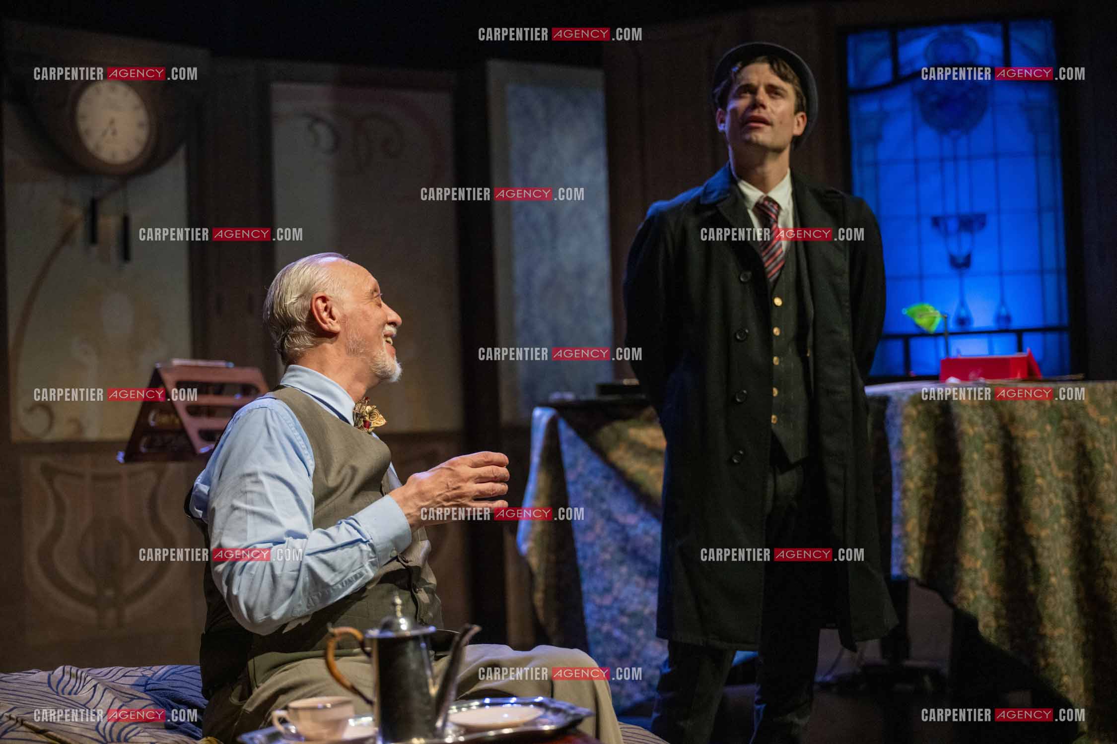 Filage de la pièce “ VIEILLES CHANSONS MALÉFIQUES “ au théâtre Le Chien Qui Fume à Avignon. Pièce interprétée par Tom Novembre et Nicolas Verdier. ( Exclusif )