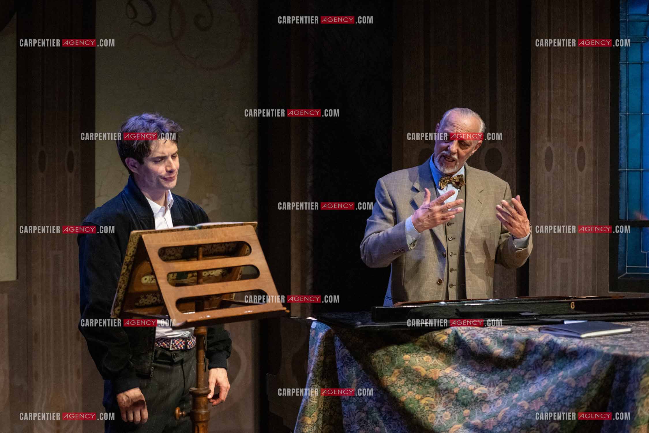 Filage de la pièce “ VIEILLES CHANSONS MALÉFIQUES “ au théâtre Le Chien Qui Fume à Avignon. Pièce interprétée par Tom Novembre et Nicolas Verdier. ( Exclusif )