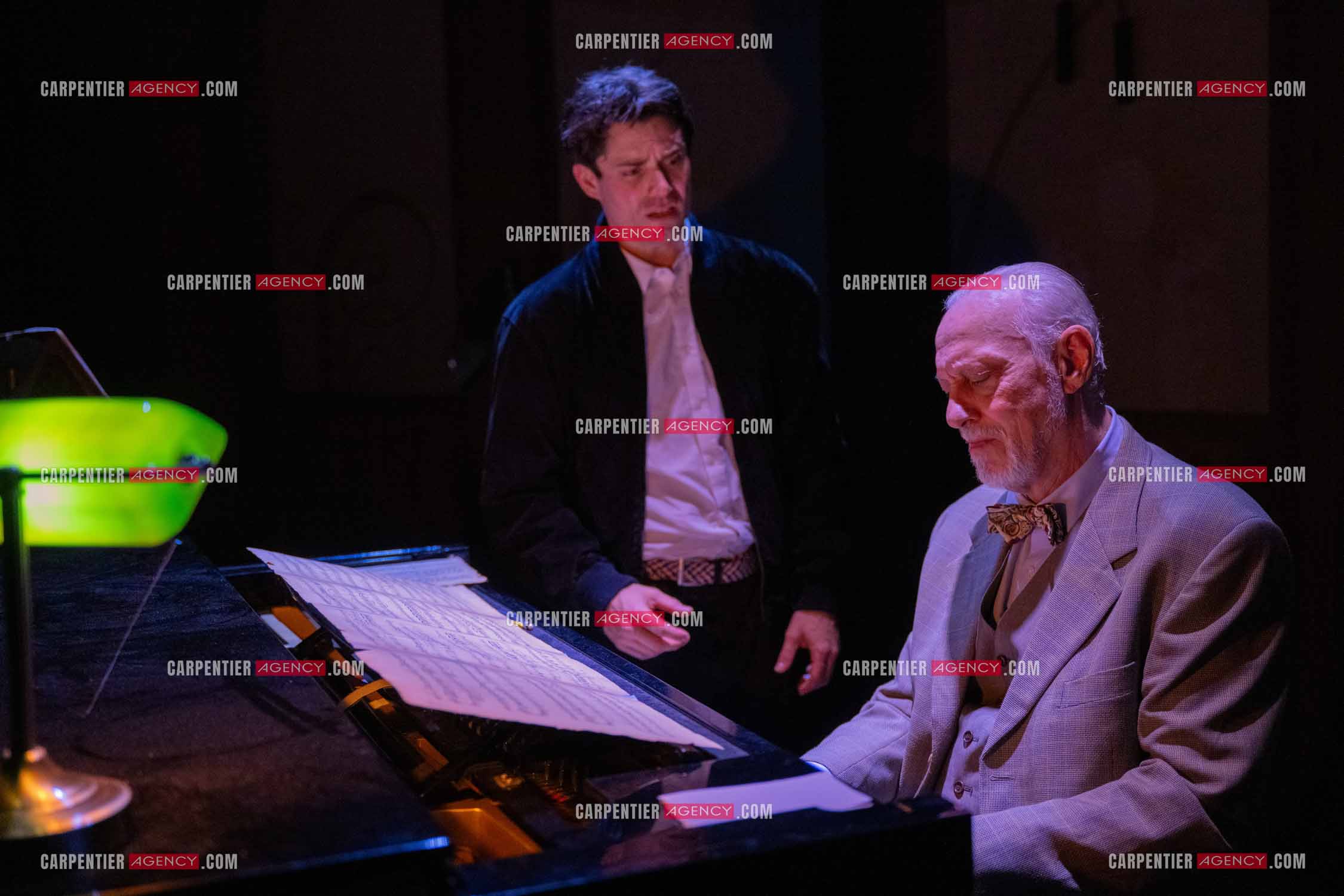 Filage de la pièce “ VIEILLES CHANSONS MALÉFIQUES “ au théâtre Le Chien Qui Fume à Avignon. Pièce interprétée par Tom Novembre et Nicolas Verdier. ( Exclusif )
