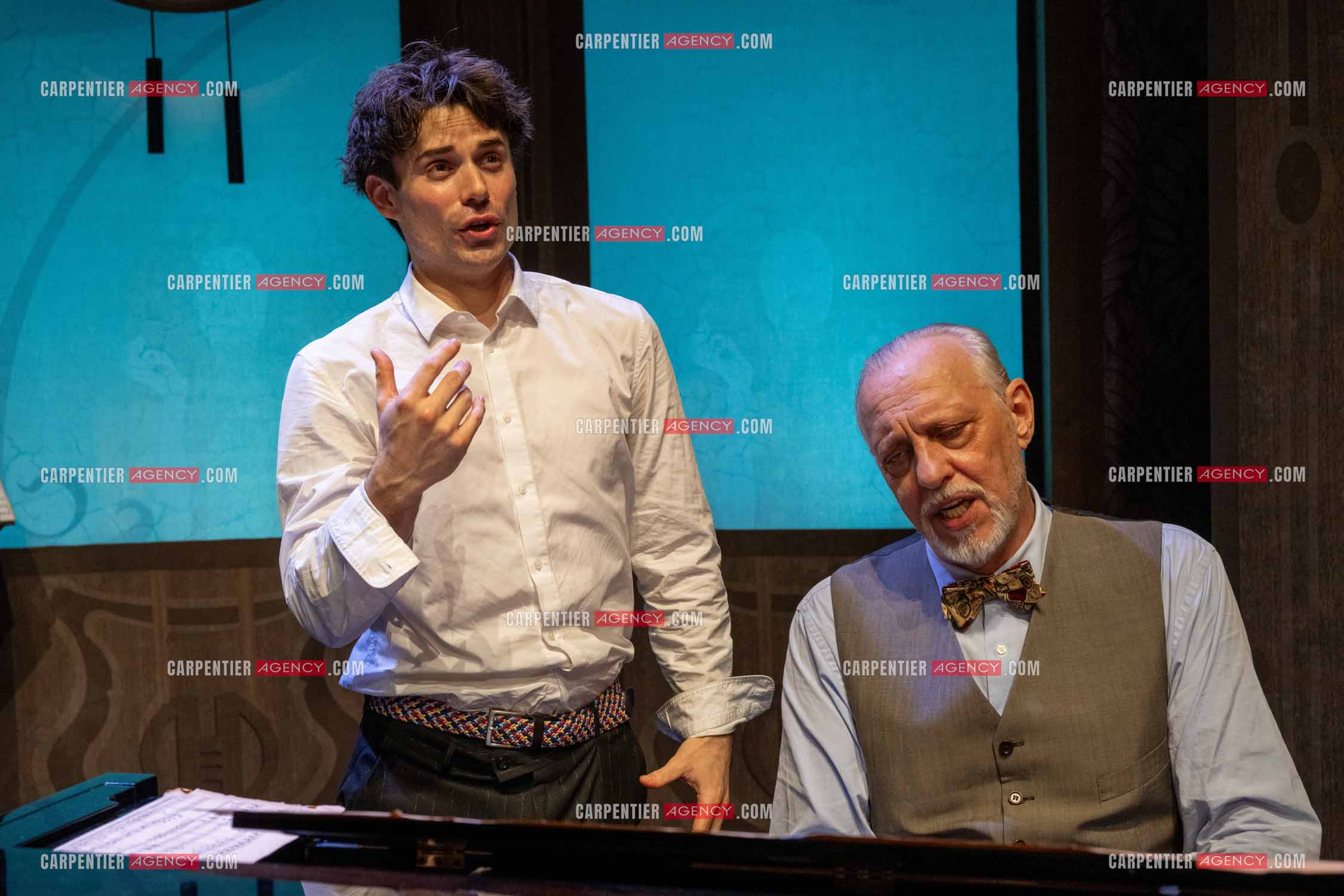 Filage de la pièce “ VIEILLES CHANSONS MALÉFIQUES “ au théâtre Le Chien Qui Fume à Avignon. Pièce interprétée par Tom Novembre et Nicolas Verdier. ( Exclusif )